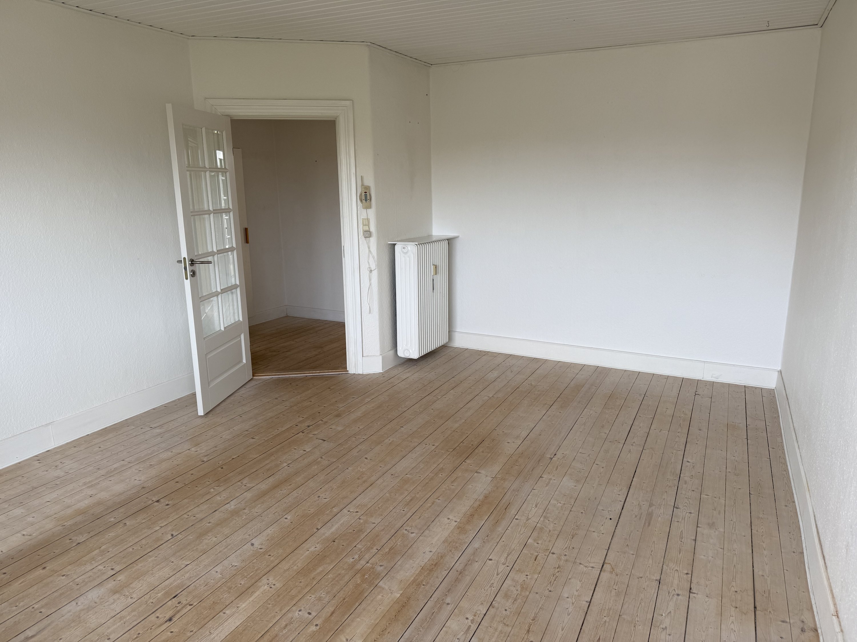 Fremhævet stue billede i fuldskærmstilstand. Billede af Rolighedsvej 7A, 1. th., 9400 Nørresundby