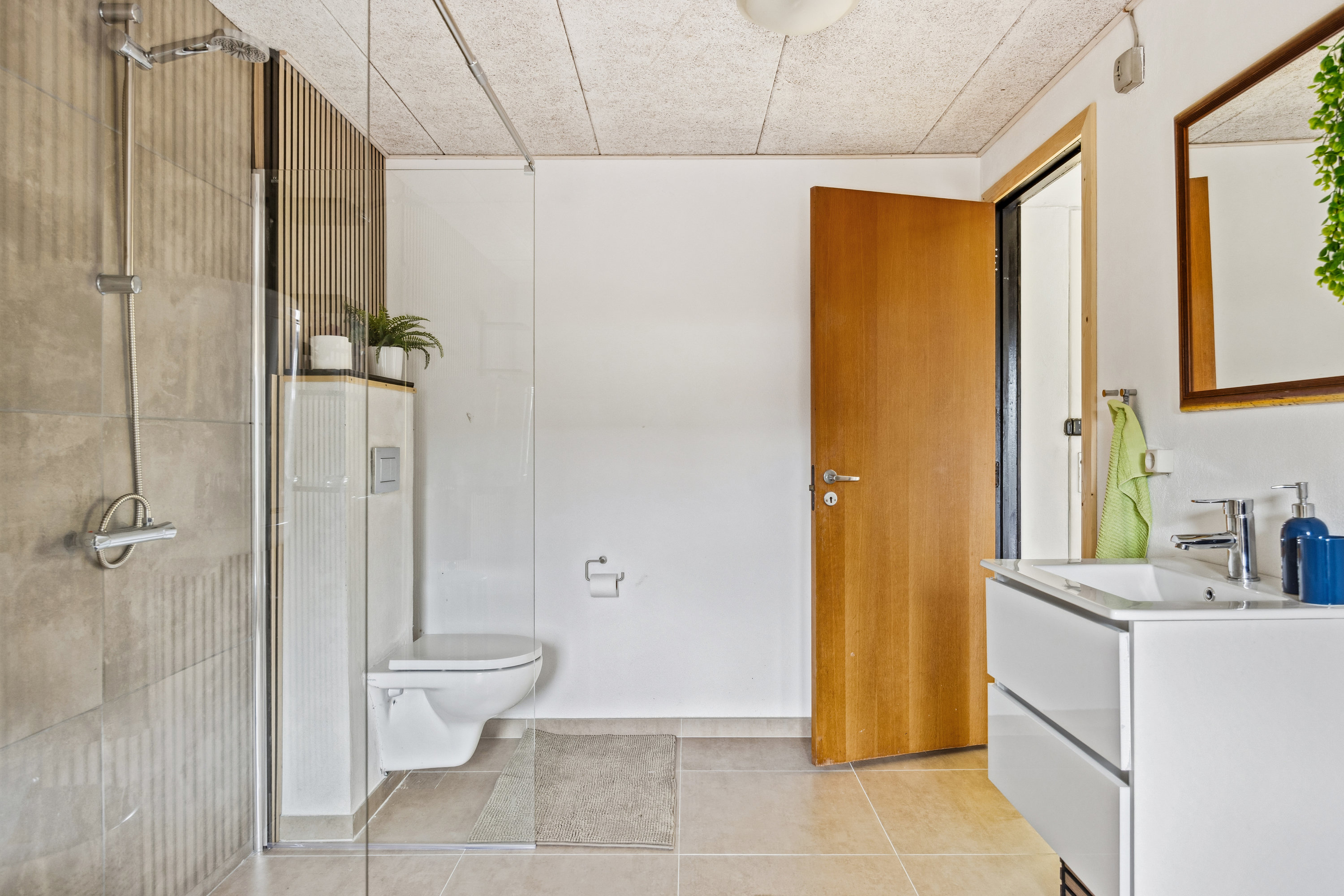 Fremhævet badeværelse billede i fuldskærmstilstand. Billede af Tranebærvej 26, Hune, 9492 Blokhus