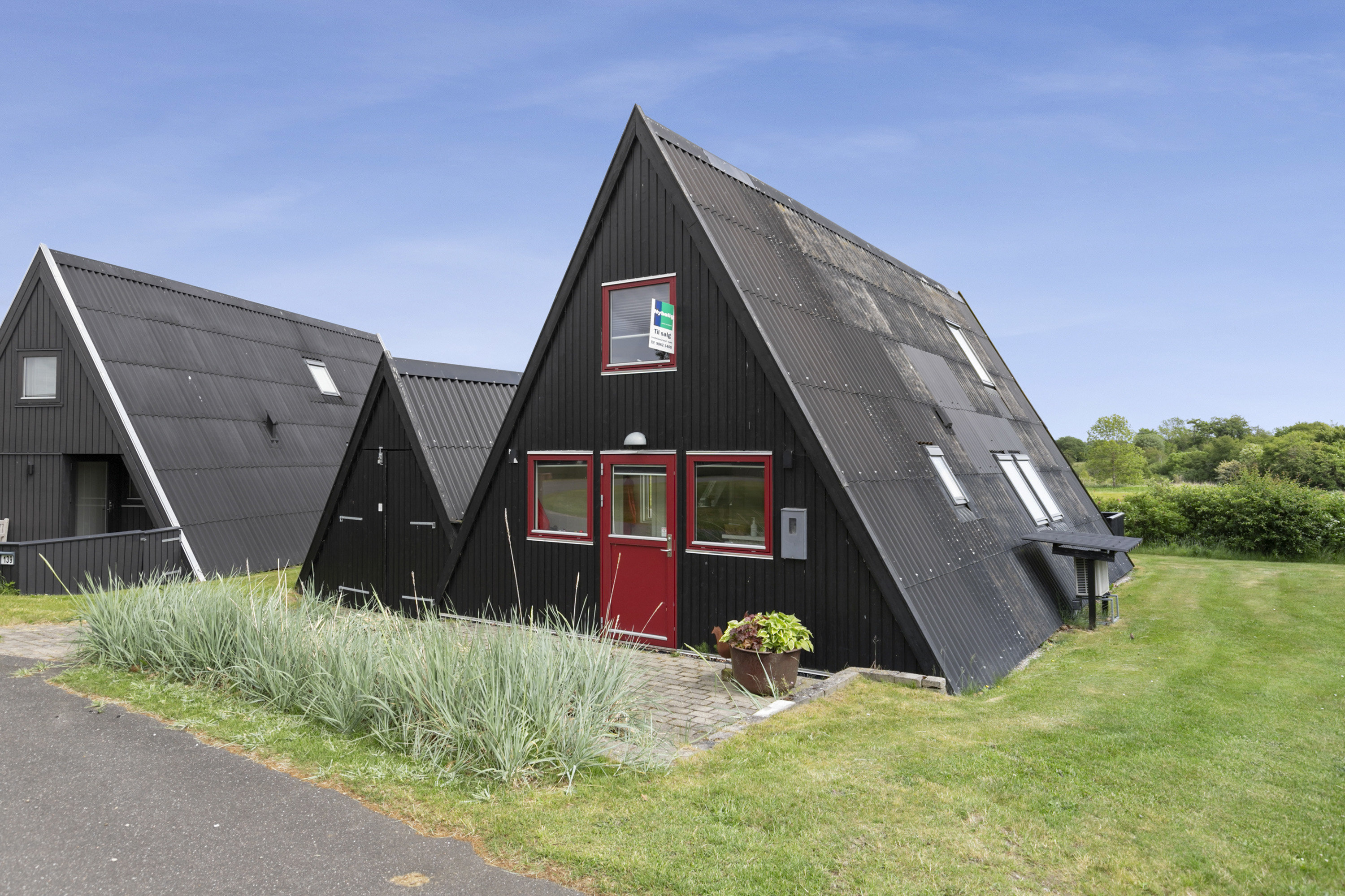 Fremhævet facade billede i fuldskærmstilstand. Billede af Golfsvinget 140, Gatten, 9640 Farsø