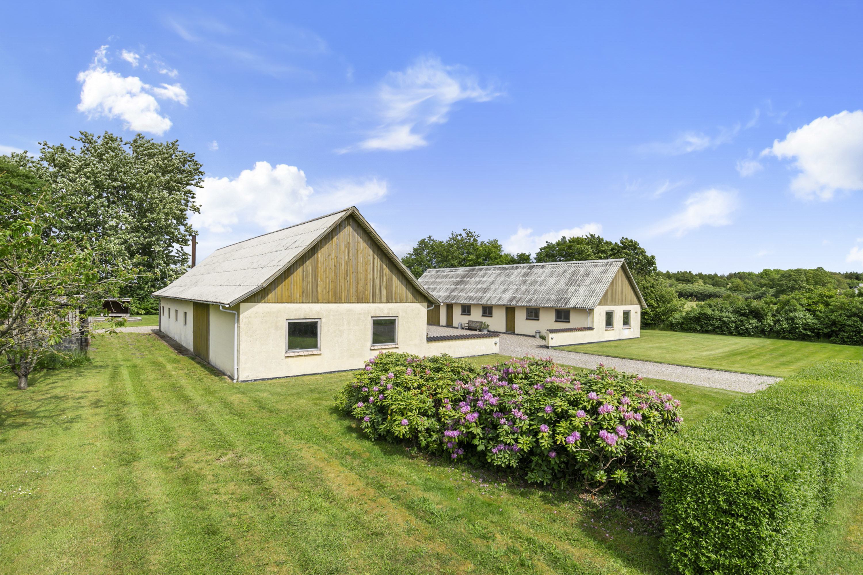 Fremhævet facade billede i fuldskærmstilstand. Billede af Smedievej 10, St Binderup, 9600 Aars