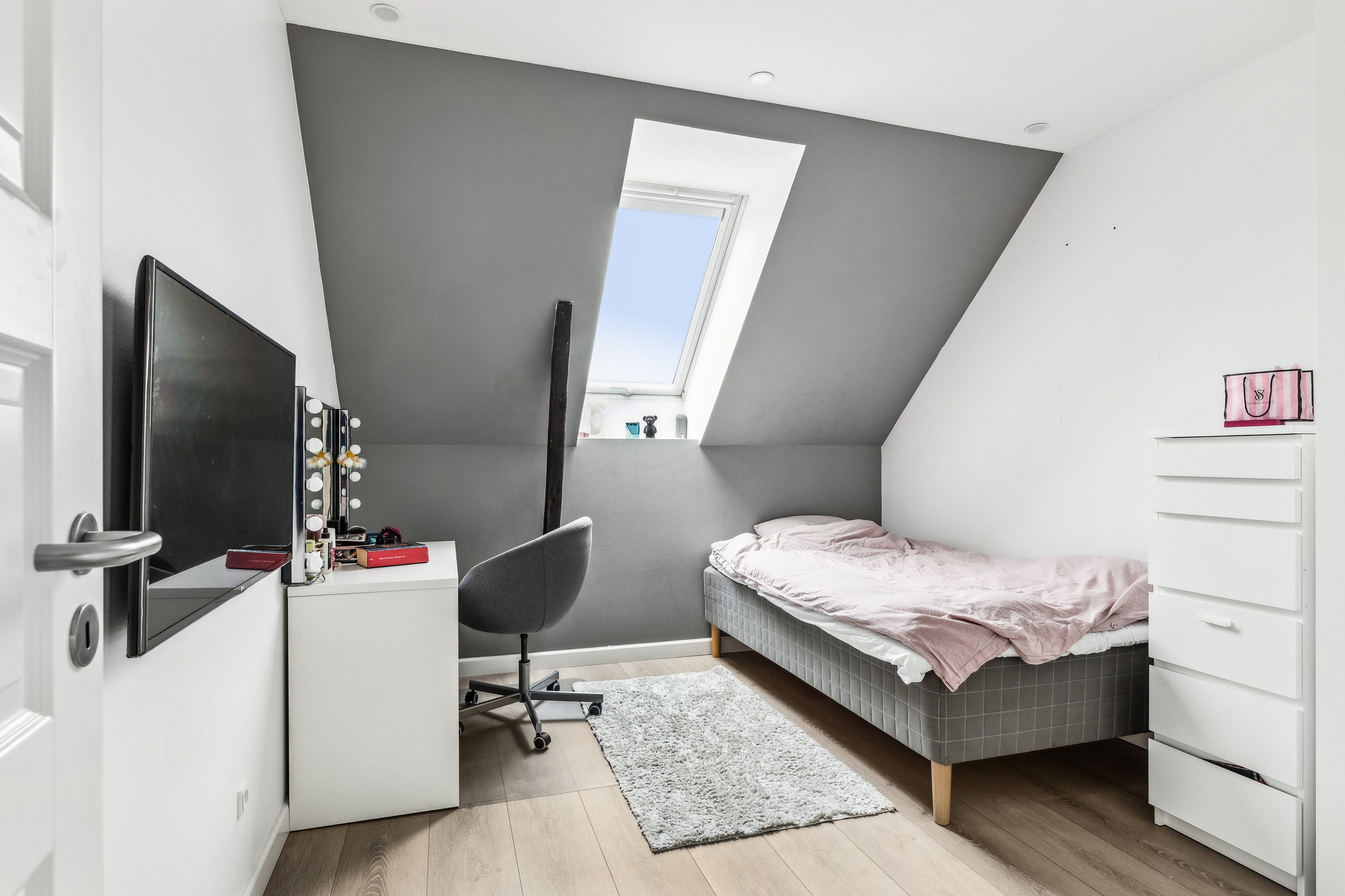 Fremhævet værelse billede i fuldskærmstilstand. Billede af Taastrup Hovedgade 47, 2630 Taastrup