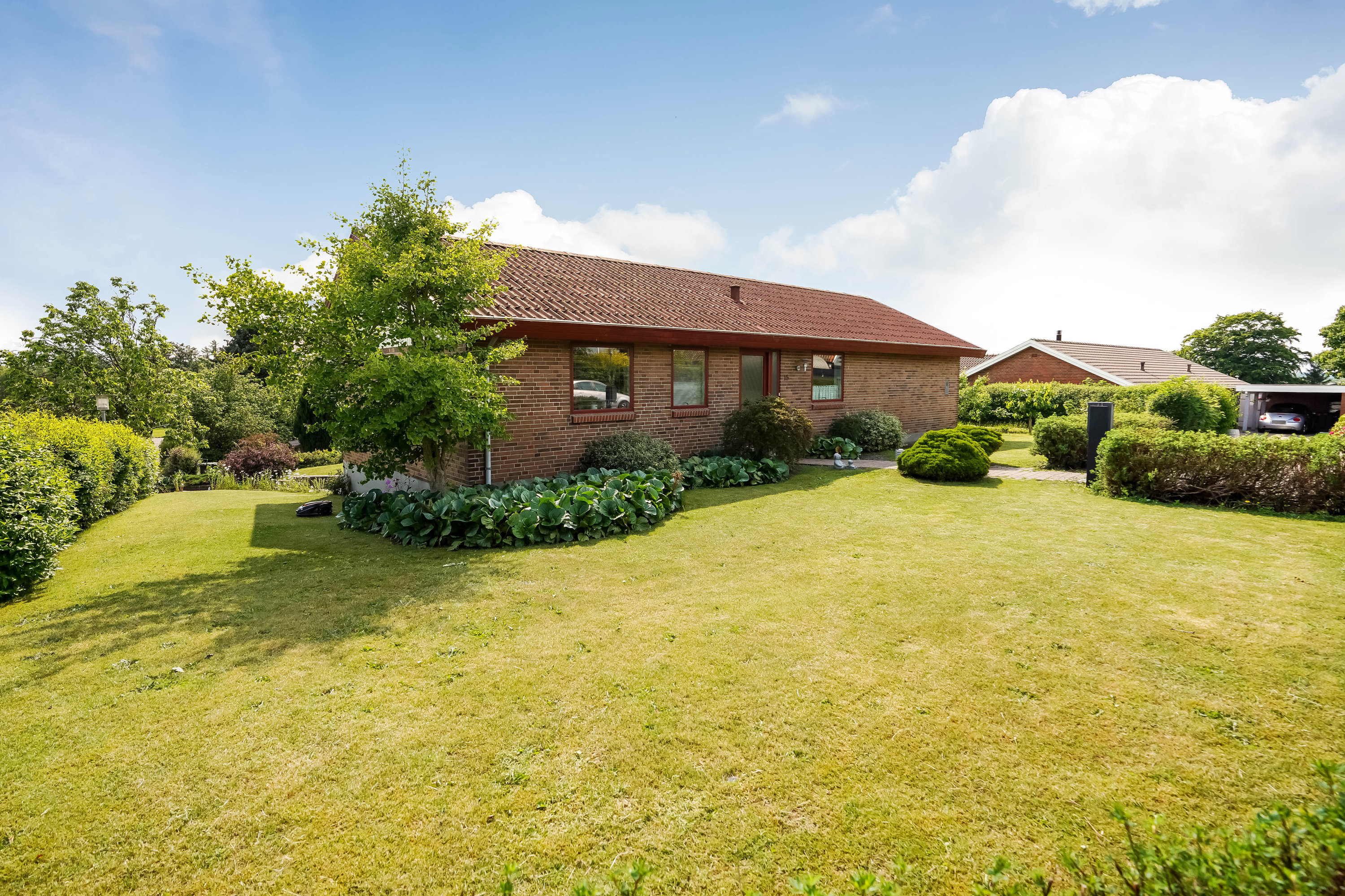 Fremhævet have billede i fuldskærmstilstand. Billede af Åbrinken 15, Dortheasminde, 7171 Uldum