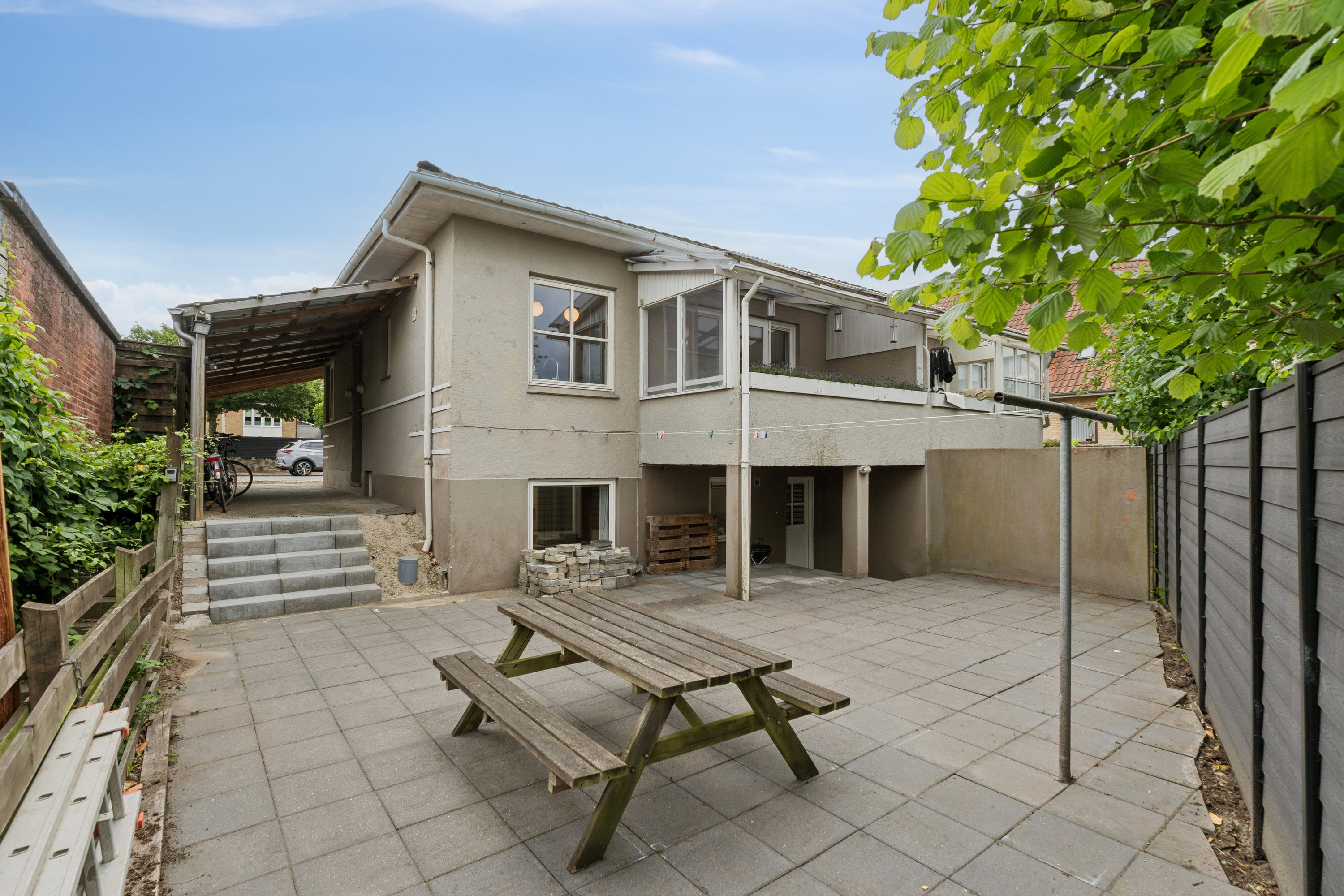 Fremhævet set fra vejen billede i fuldskærmstilstand. Billede af Risingsvej 11, 5000 Odense C