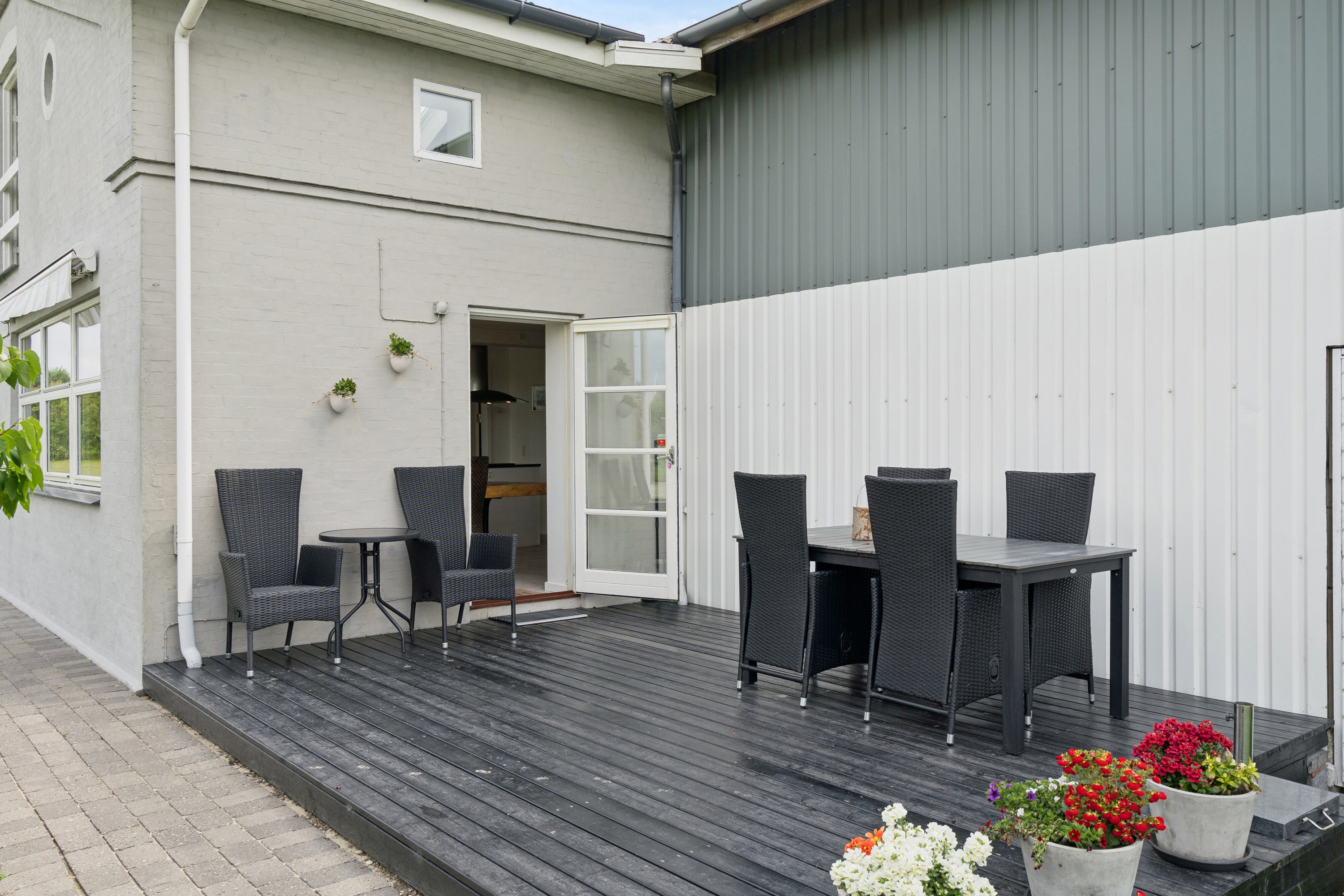 Fremhævet terrasse billede i fuldskærmstilstand. Billede af Vråmosevej 1, 4654 Faxe Ladeplads