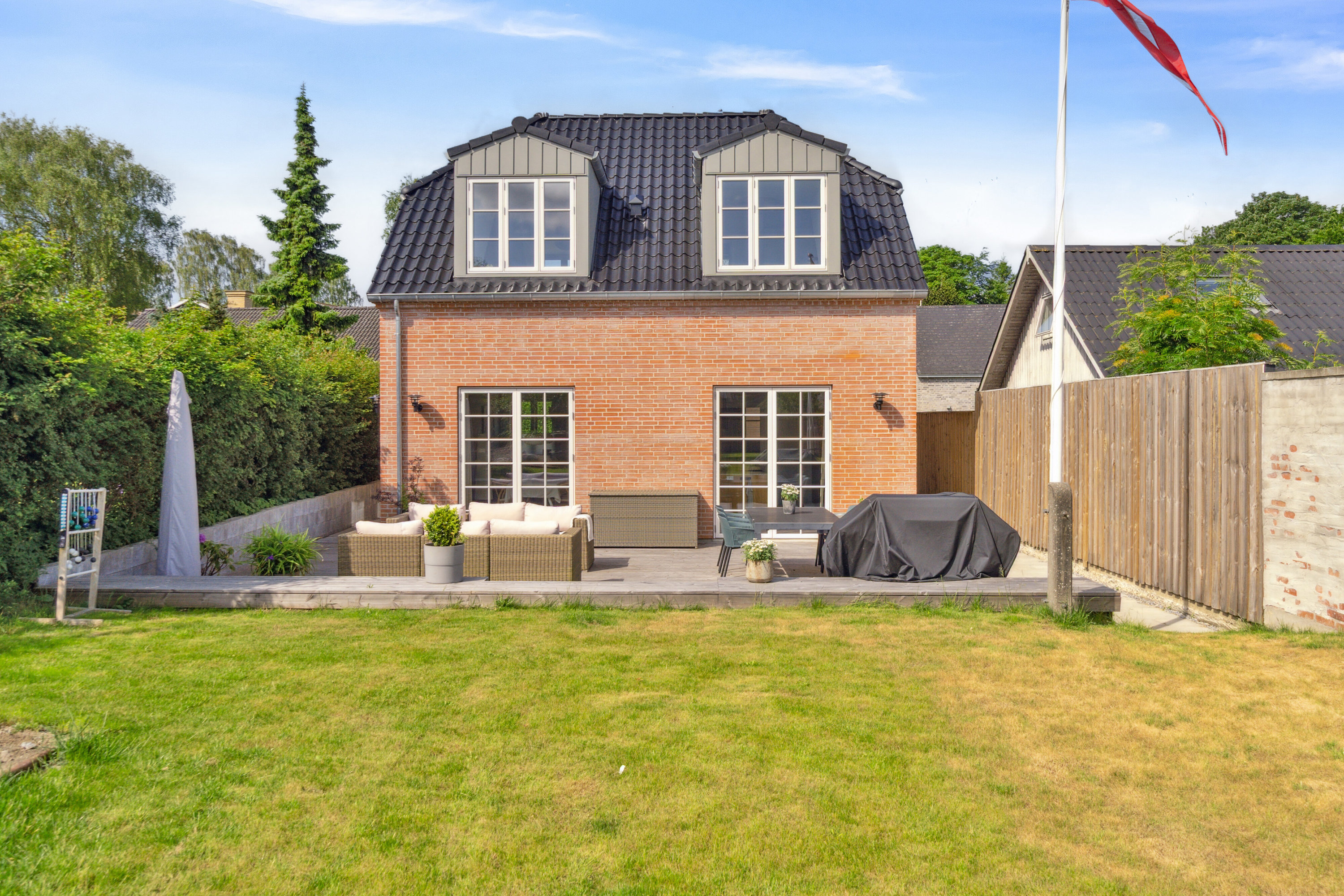 Fremhævet set fra haven billede i fuldskærmstilstand. Billede af Skådevej 5, Skåde, 8270 Højbjerg