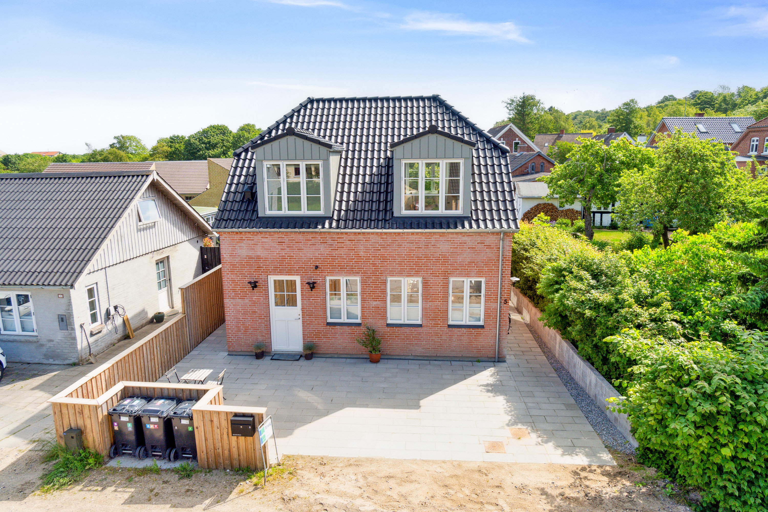 Fremhævet set fra haven billede i fuldskærmstilstand. Billede af Skådevej 5, Skåde, 8270 Højbjerg