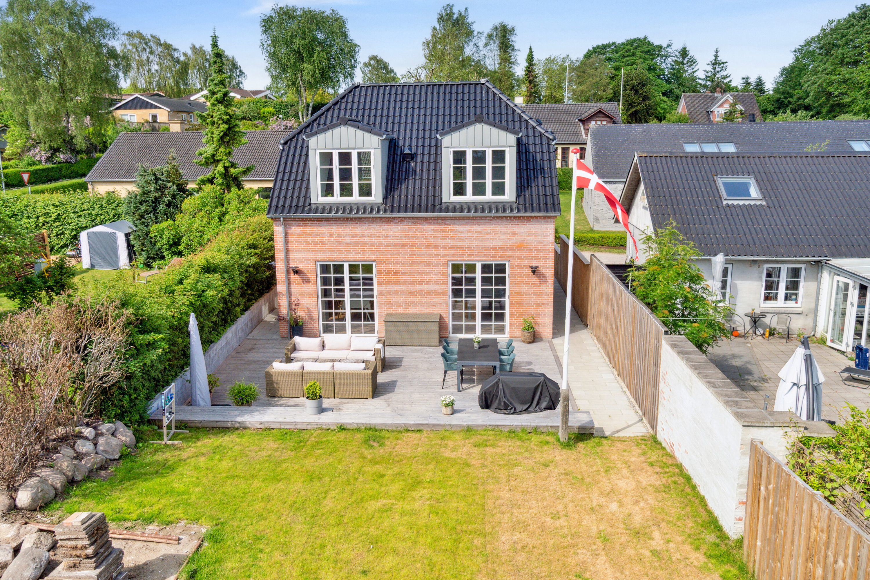 Fremhævet set fra haven billede i fuldskærmstilstand. Billede af Skådevej 5, Skåde, 8270 Højbjerg