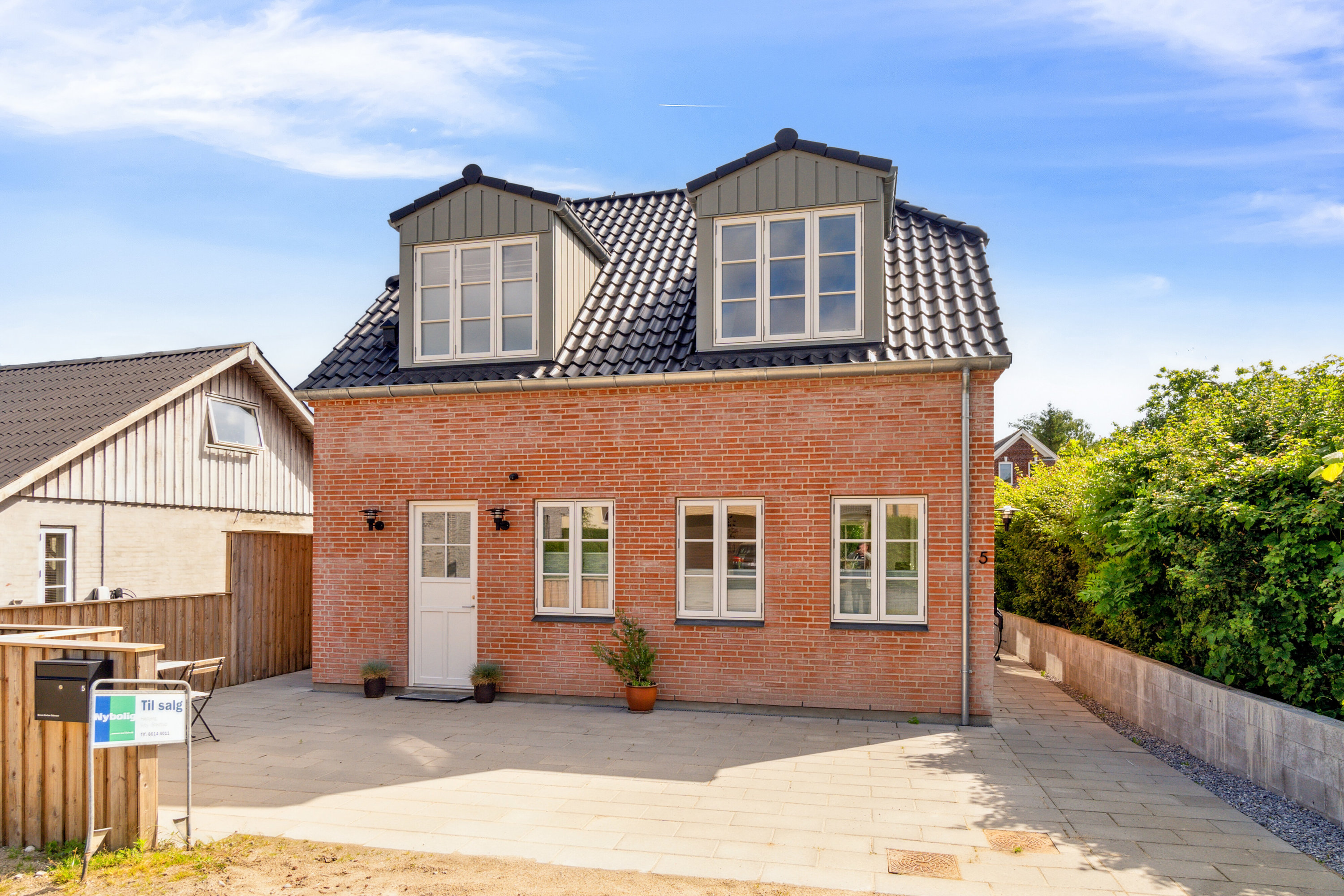 Fremhævet set fra vejen billede i fuldskærmstilstand. Billede af Skådevej 5, Skåde, 8270 Højbjerg