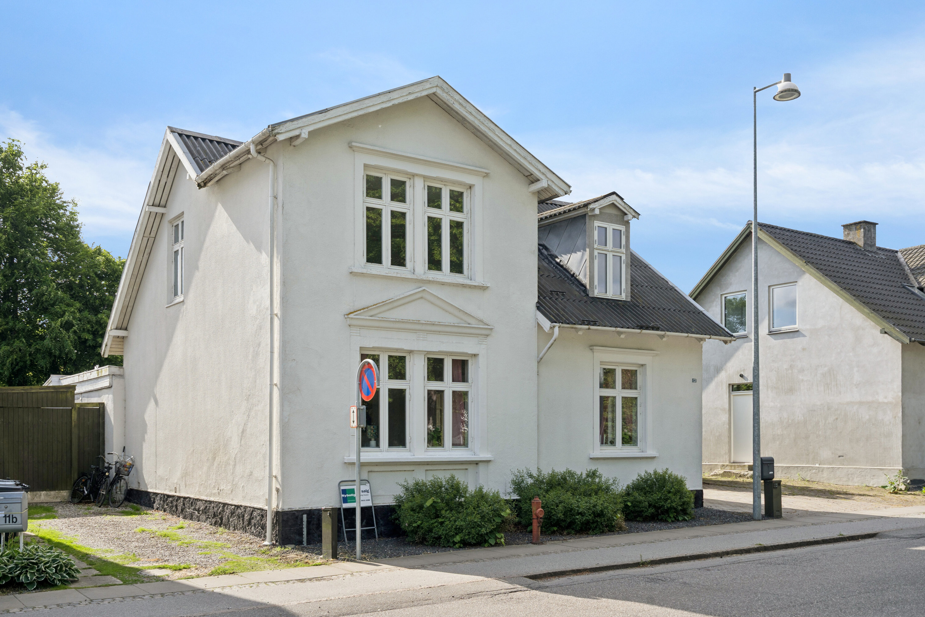 Fremhævet set fra vejen billede i fuldskærmstilstand. Billede af Søndergade 13, 4690 Haslev