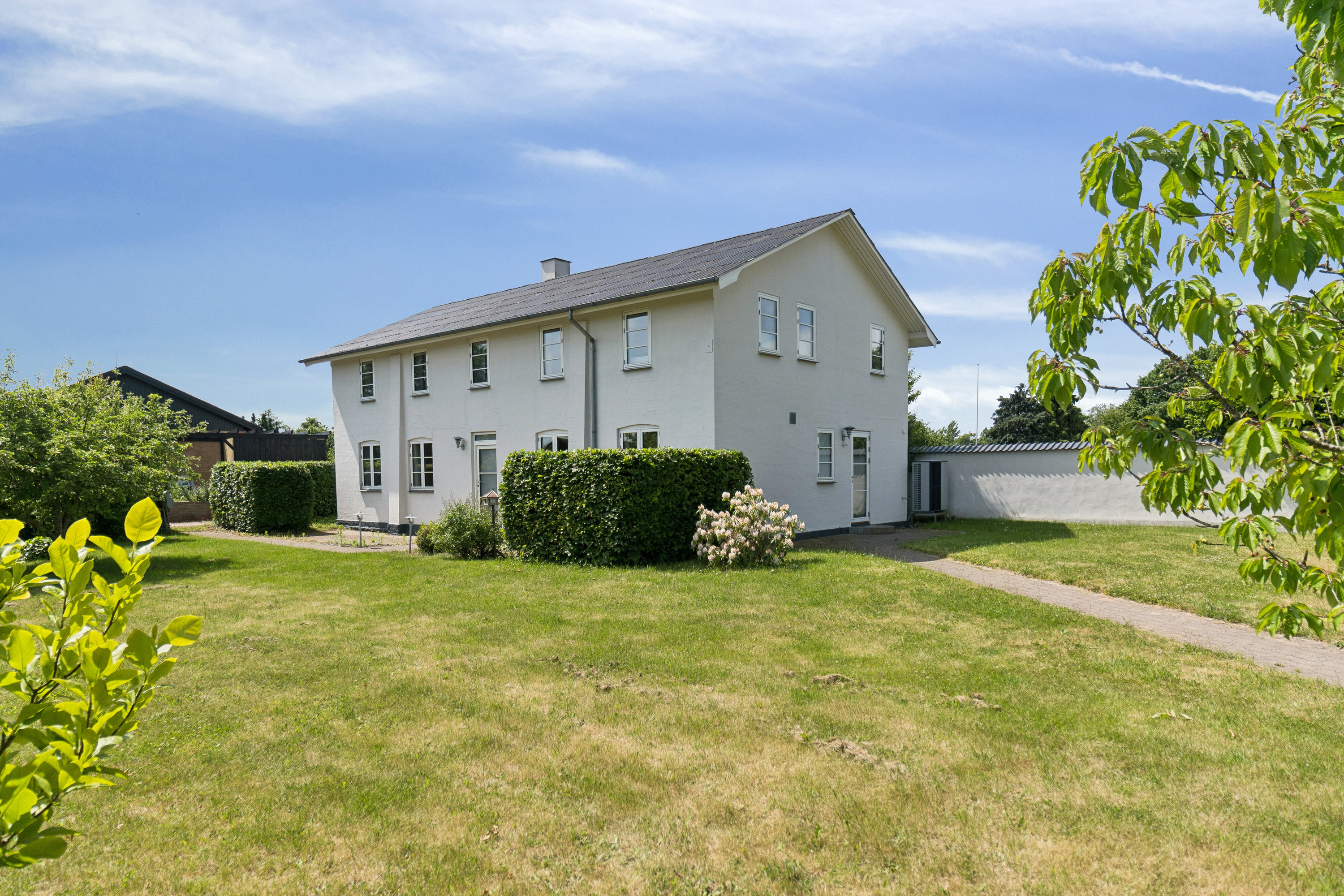 Fremhævet set fra haven billede i fuldskærmstilstand. Billede af Bjørnøvej 100, 5700 Svendborg