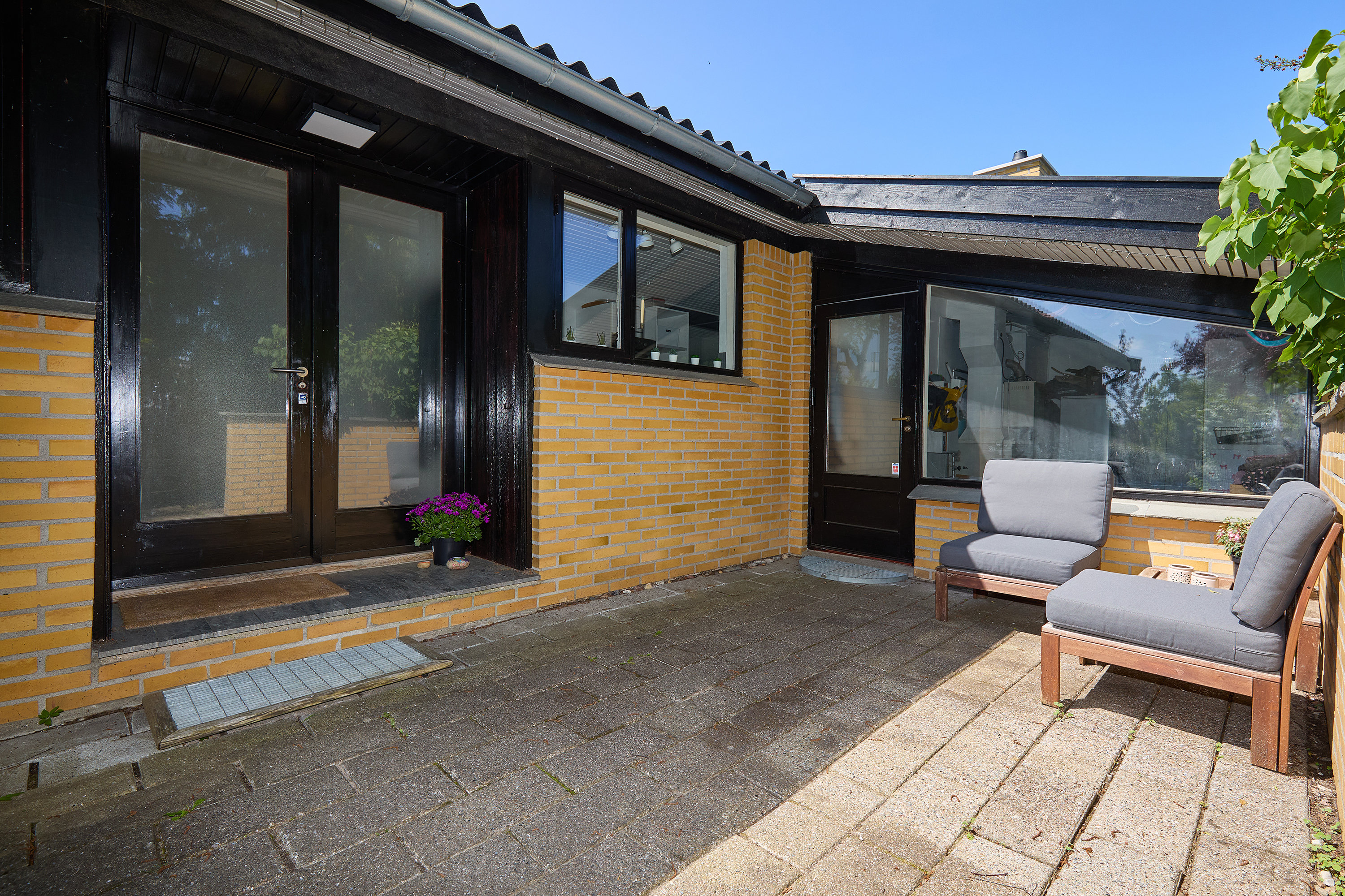 Fremhævet indgangsparti billede i fuldskærmstilstand. Billede af Morænevej 11, Jordhøj, 3550 Slangerup