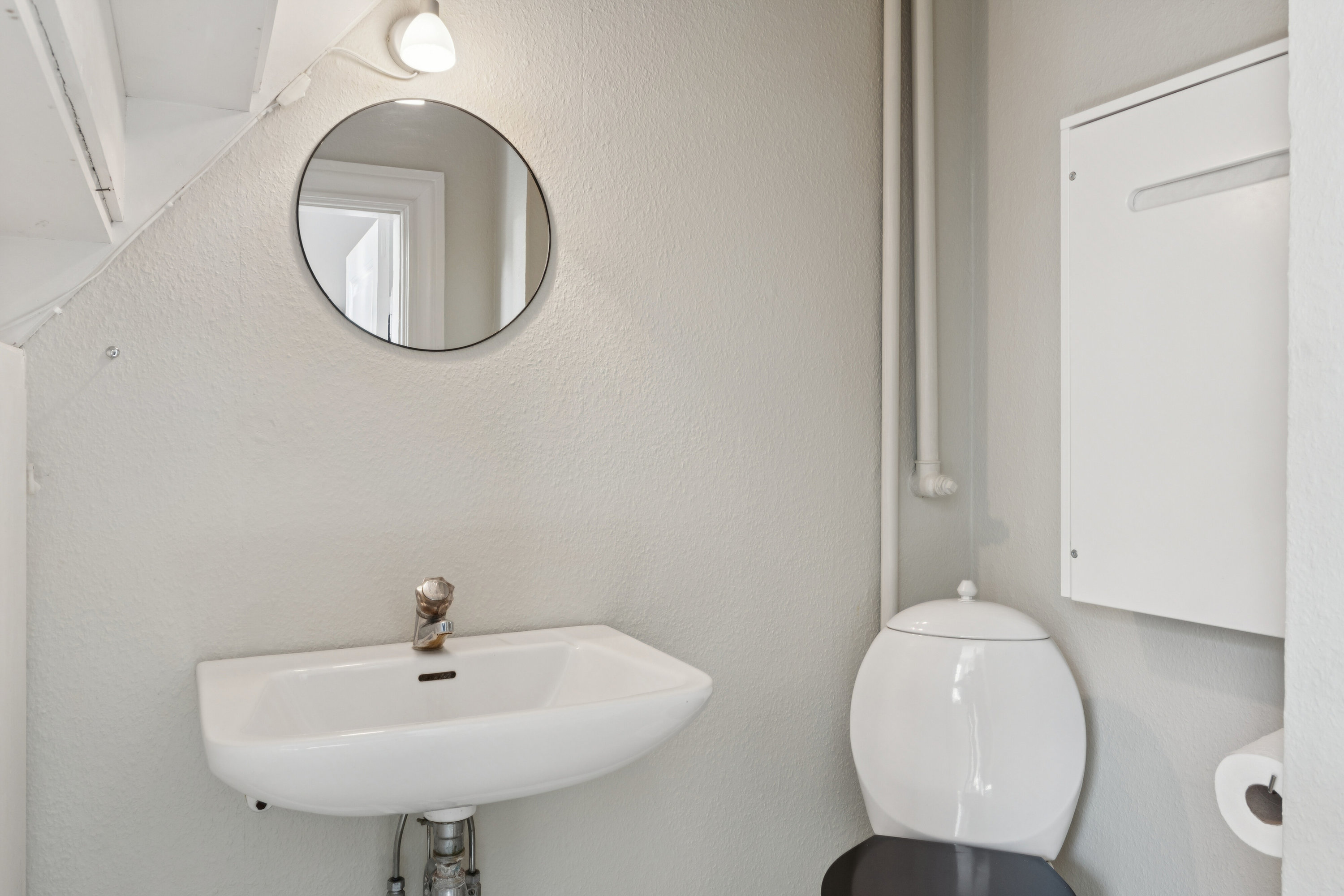 Fremhævet toilet billede i fuldskærmstilstand. Billede af Jullerupvej 52, Jullerup, 5471 Søndersø