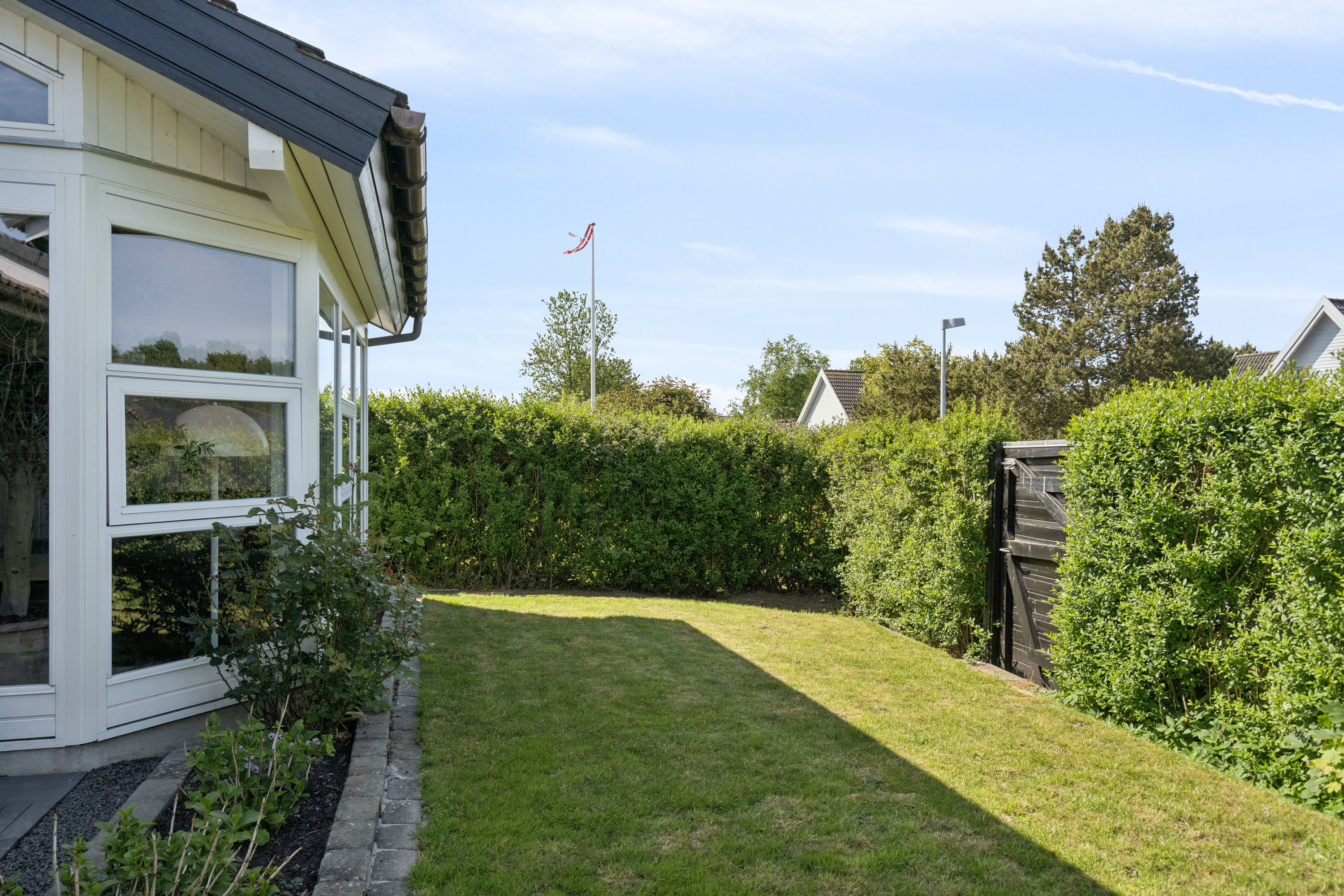 Fremhævet set fra haven billede i fuldskærmstilstand. Billede af Tranehøjen 286, Dyrup, 5250 Odense SV