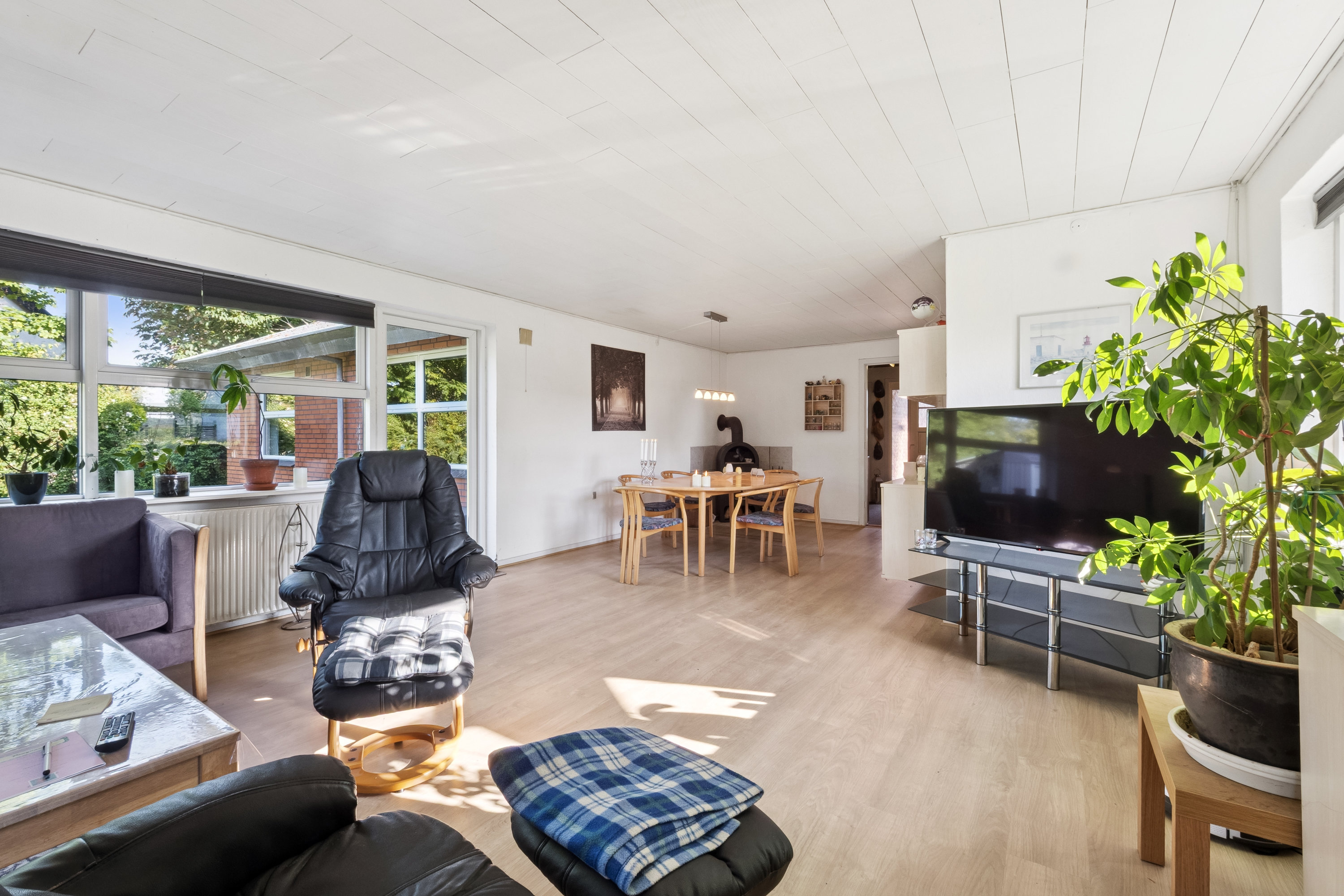 Fremhævet stue billede i fuldskærmstilstand. Billede af Solgårdsvej 15, Fly, 7800 Skive