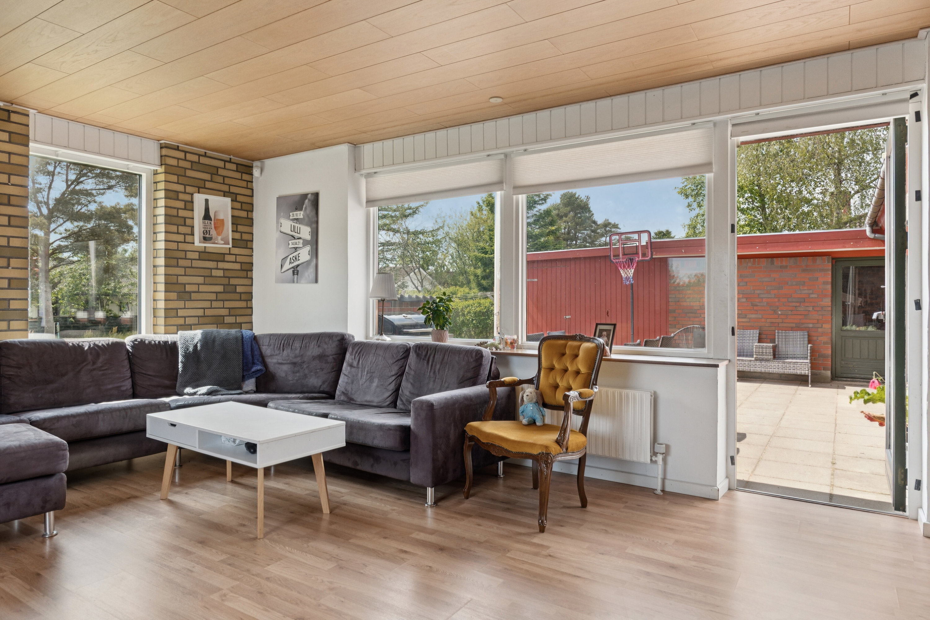 Fremhævet stue billede i fuldskærmstilstand. Billede af Gefionsvej 11, 9870 Sindal