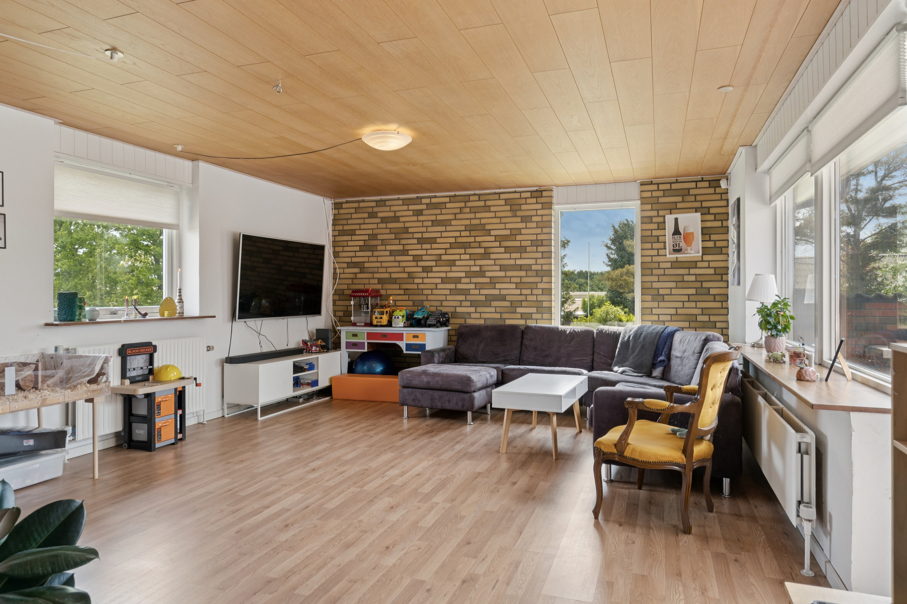 Fremhævet stue billede i fuldskærmstilstand. Billede af Gefionsvej 11, 9870 Sindal