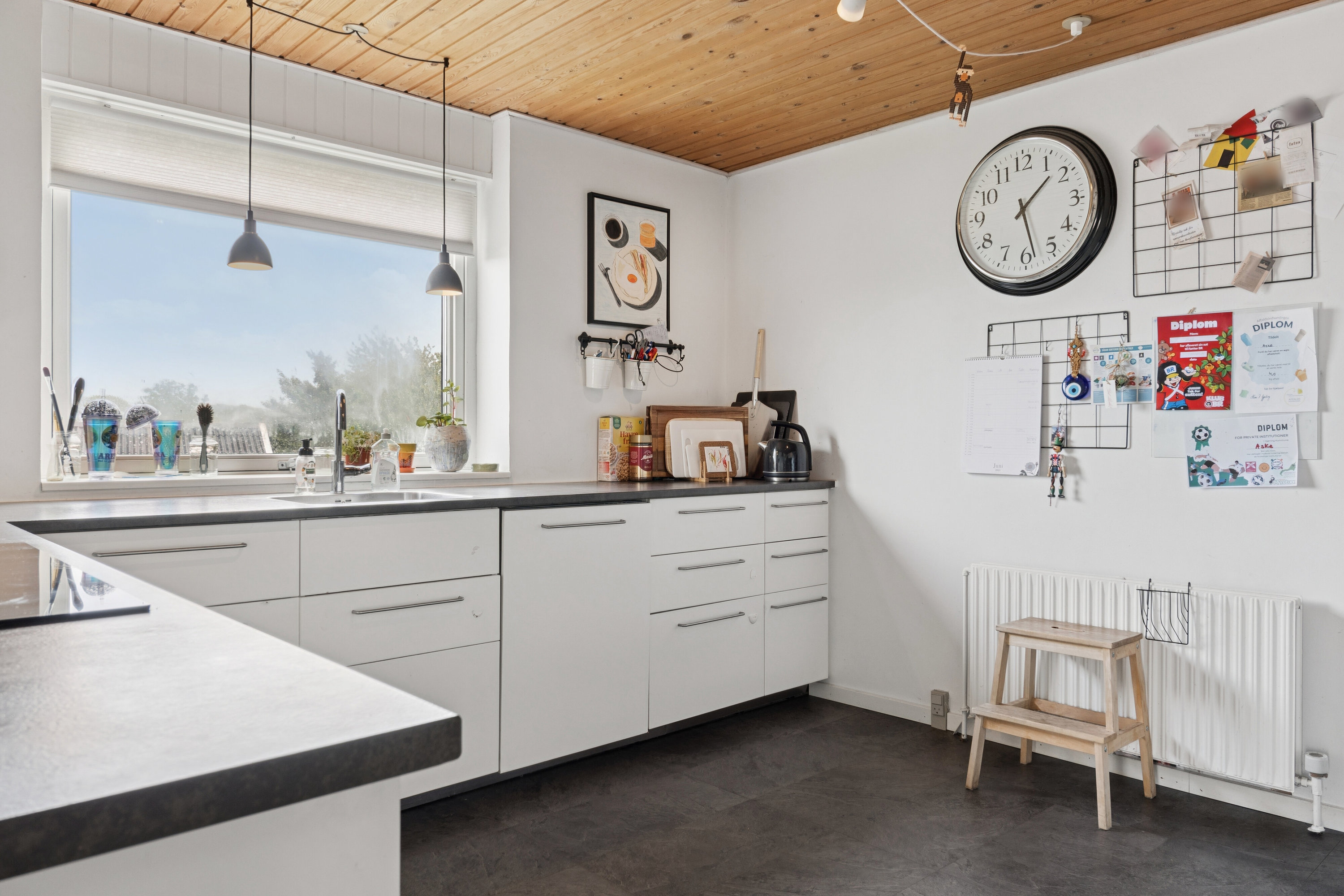 Fremhævet køkken billede i fuldskærmstilstand. Billede af Gefionsvej 11, 9870 Sindal