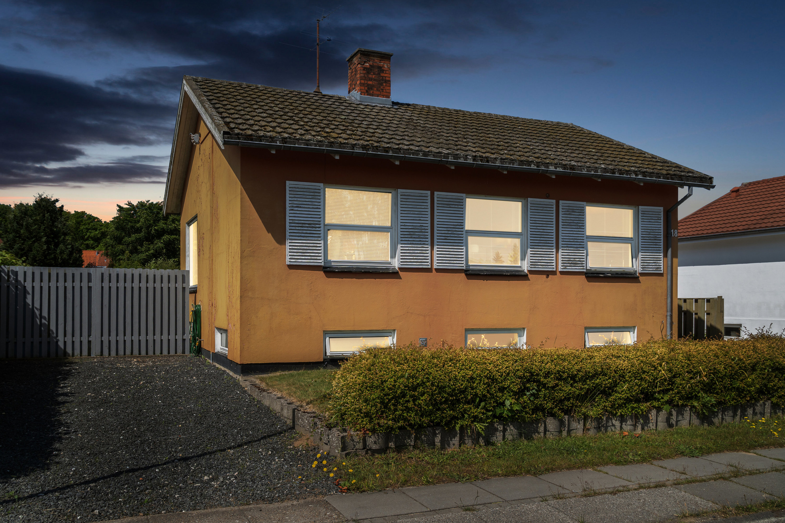 Fremhævet set fra vejen billede i fuldskærmstilstand. Billede af Skovvej 18, 9800 Hjørring