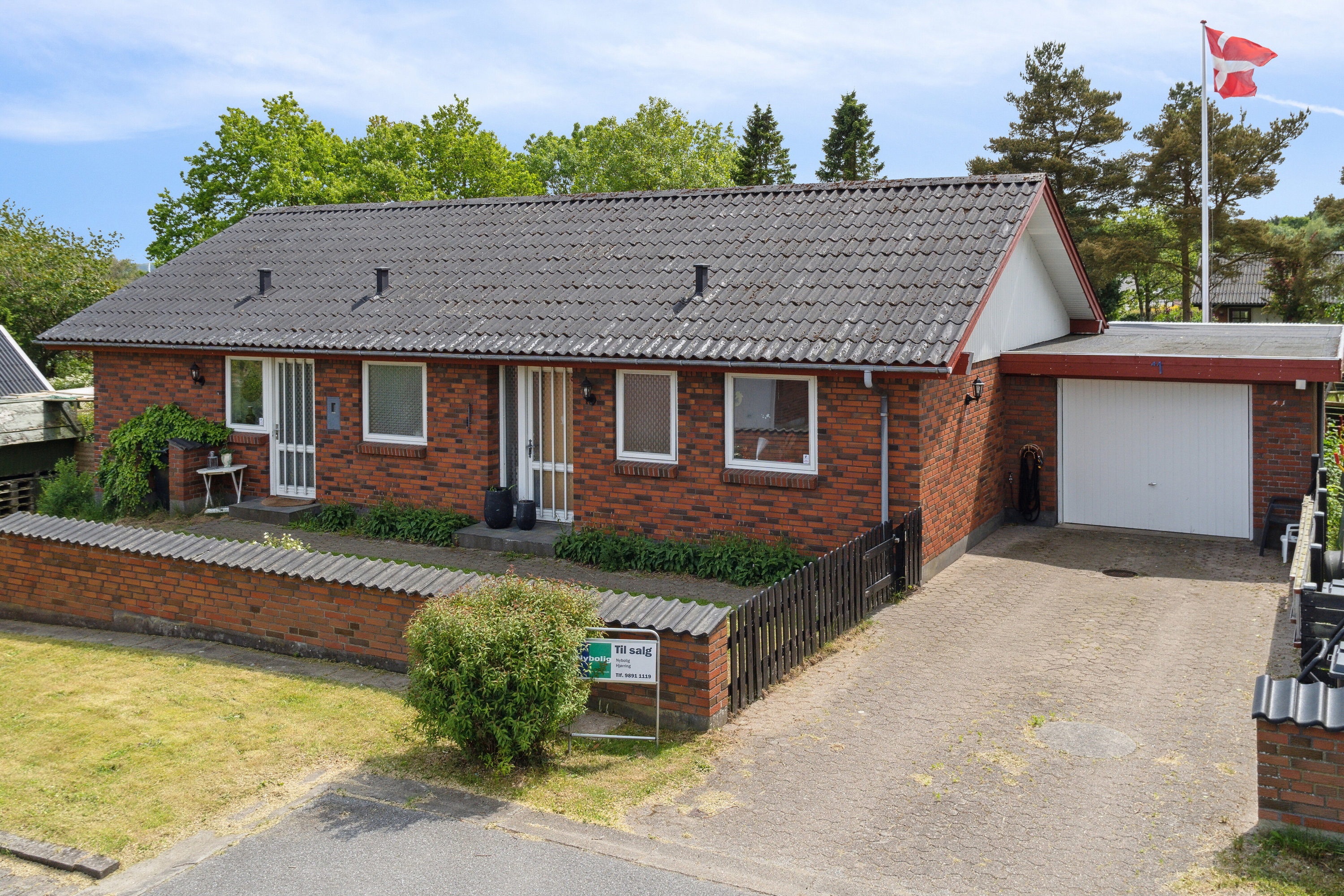 Fremhævet set fra vejen billede i fuldskærmstilstand. Billede af Gefionsvej 11, 9870 Sindal