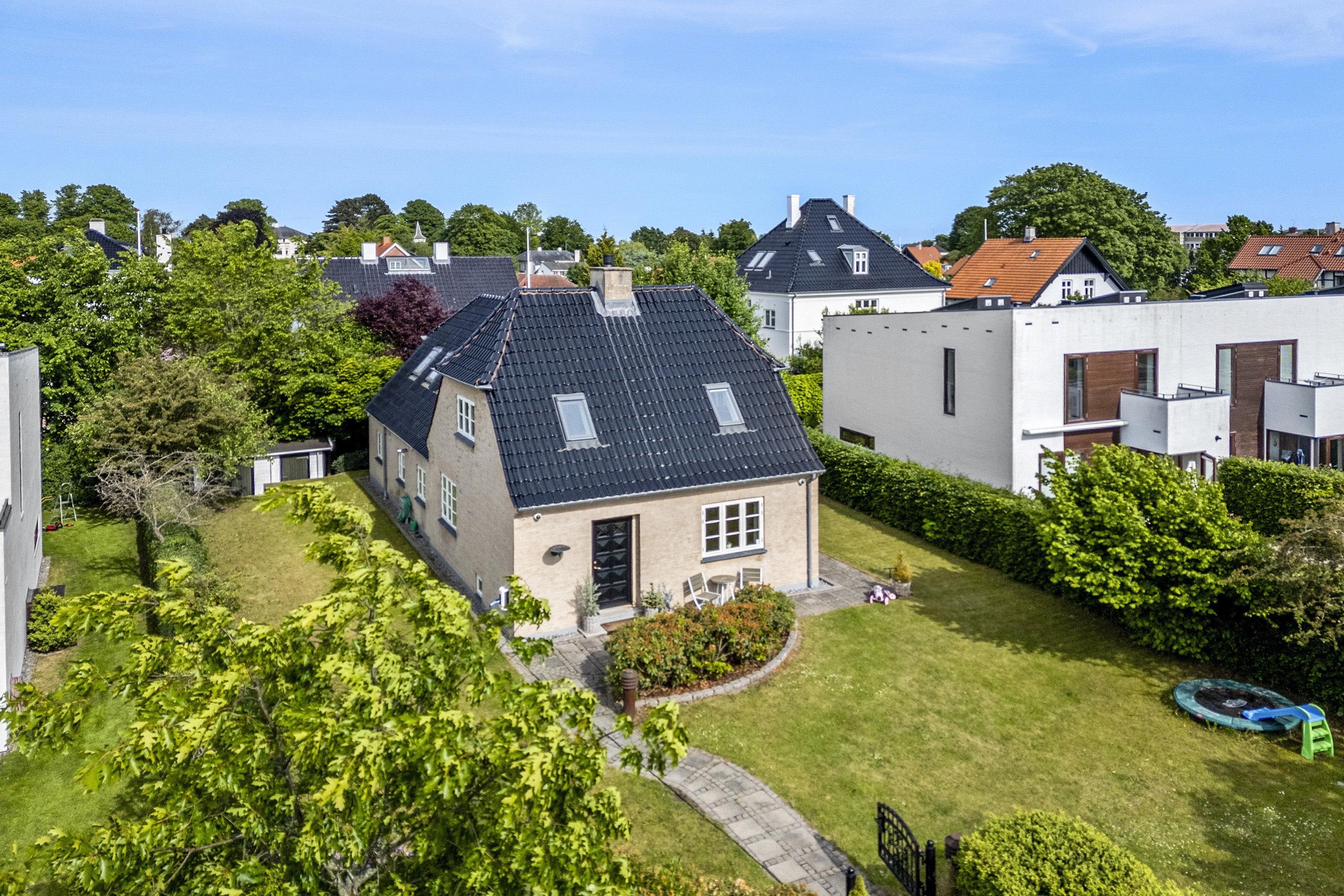 Fremhævet område billede i fuldskærmstilstand. Billede af Baneskellet 40, 2950 Vedbæk