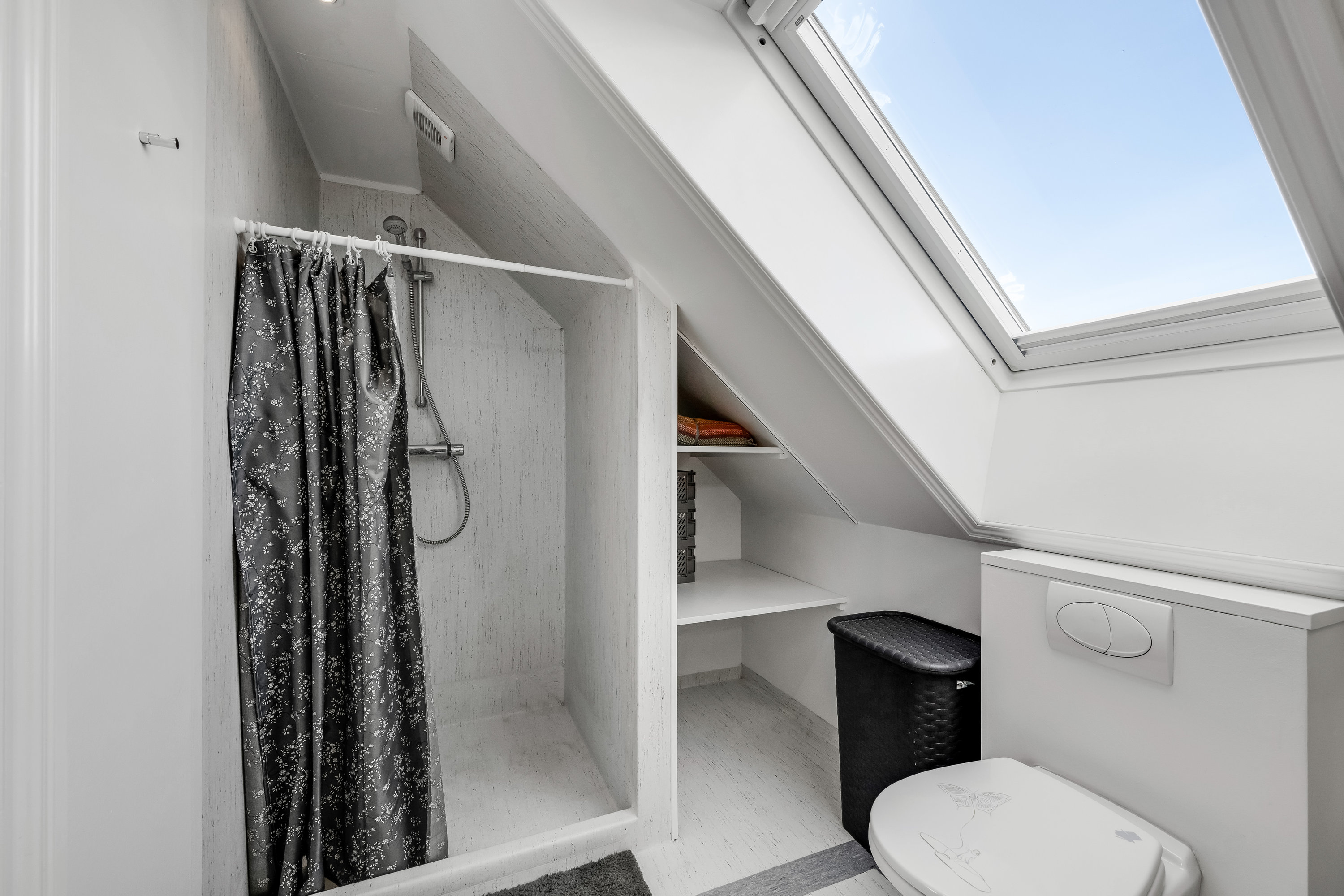 Fremhævet badeværelse billede i fuldskærmstilstand. Billede af Kongevej 8, 6900 Skjern