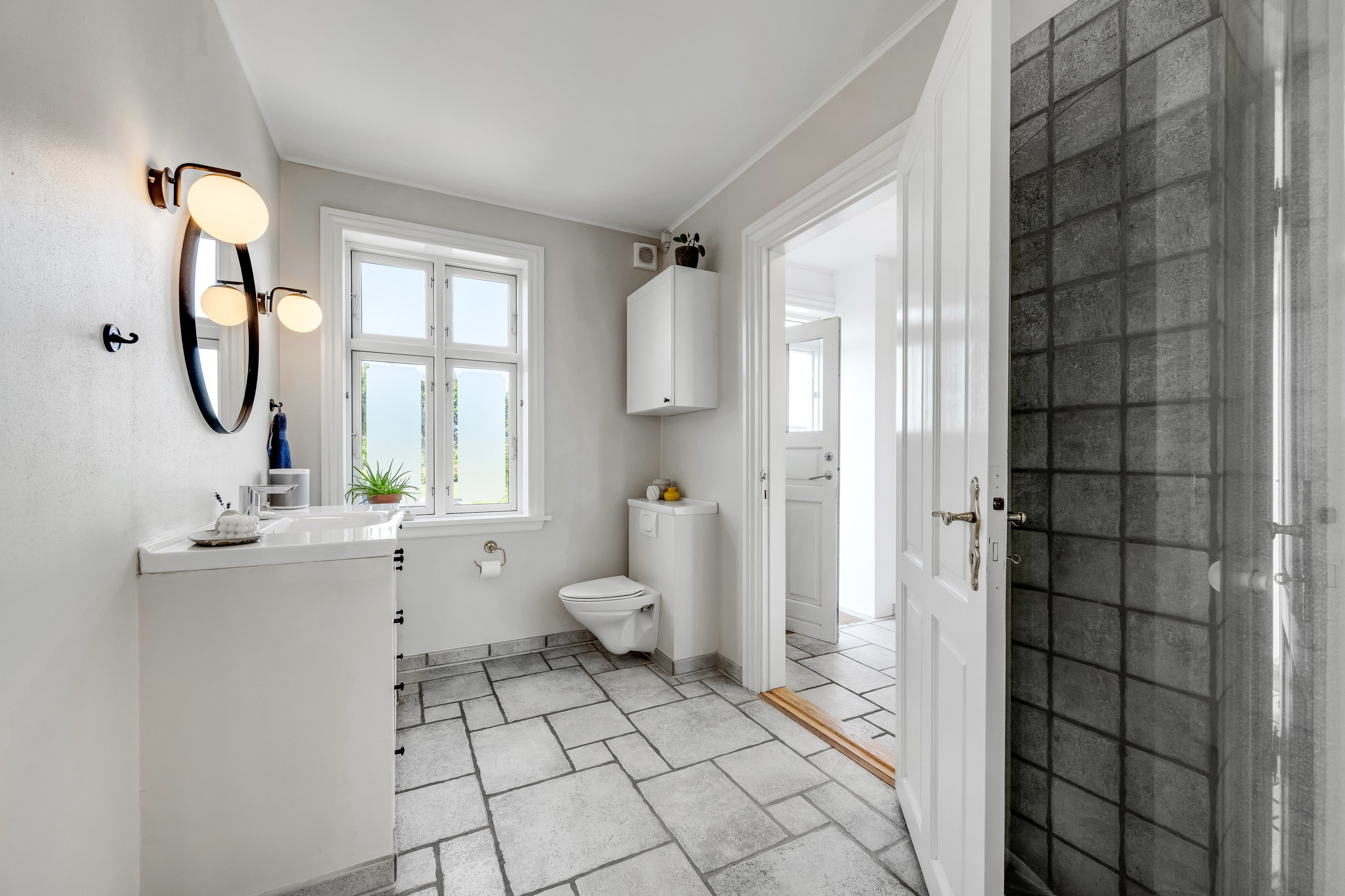 Fremhævet badeværelse billede i fuldskærmstilstand. Billede af Kongevej 8, 6900 Skjern