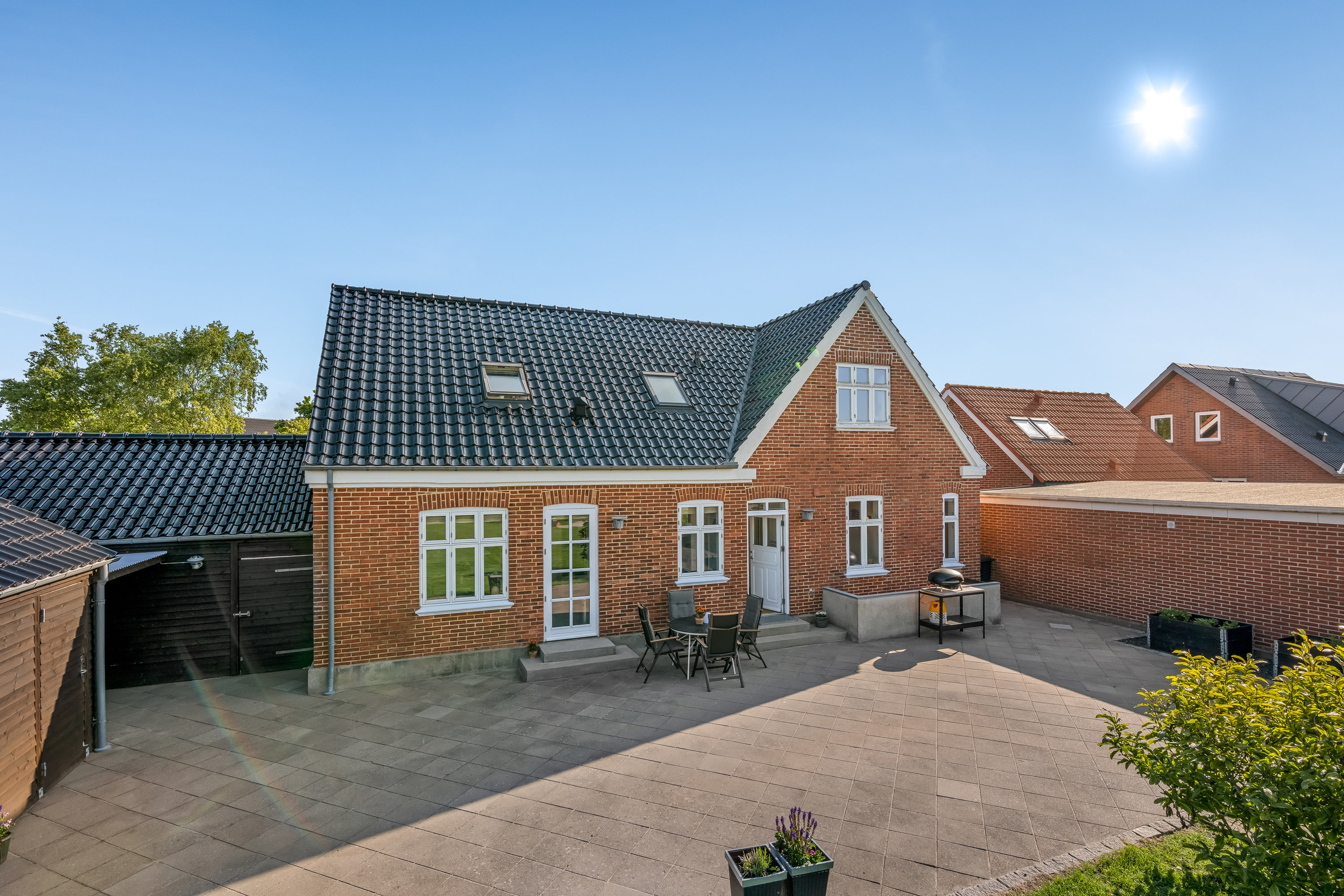 Fremhævet facade billede i fuldskærmstilstand. Billede af Kongevej 8, 6900 Skjern