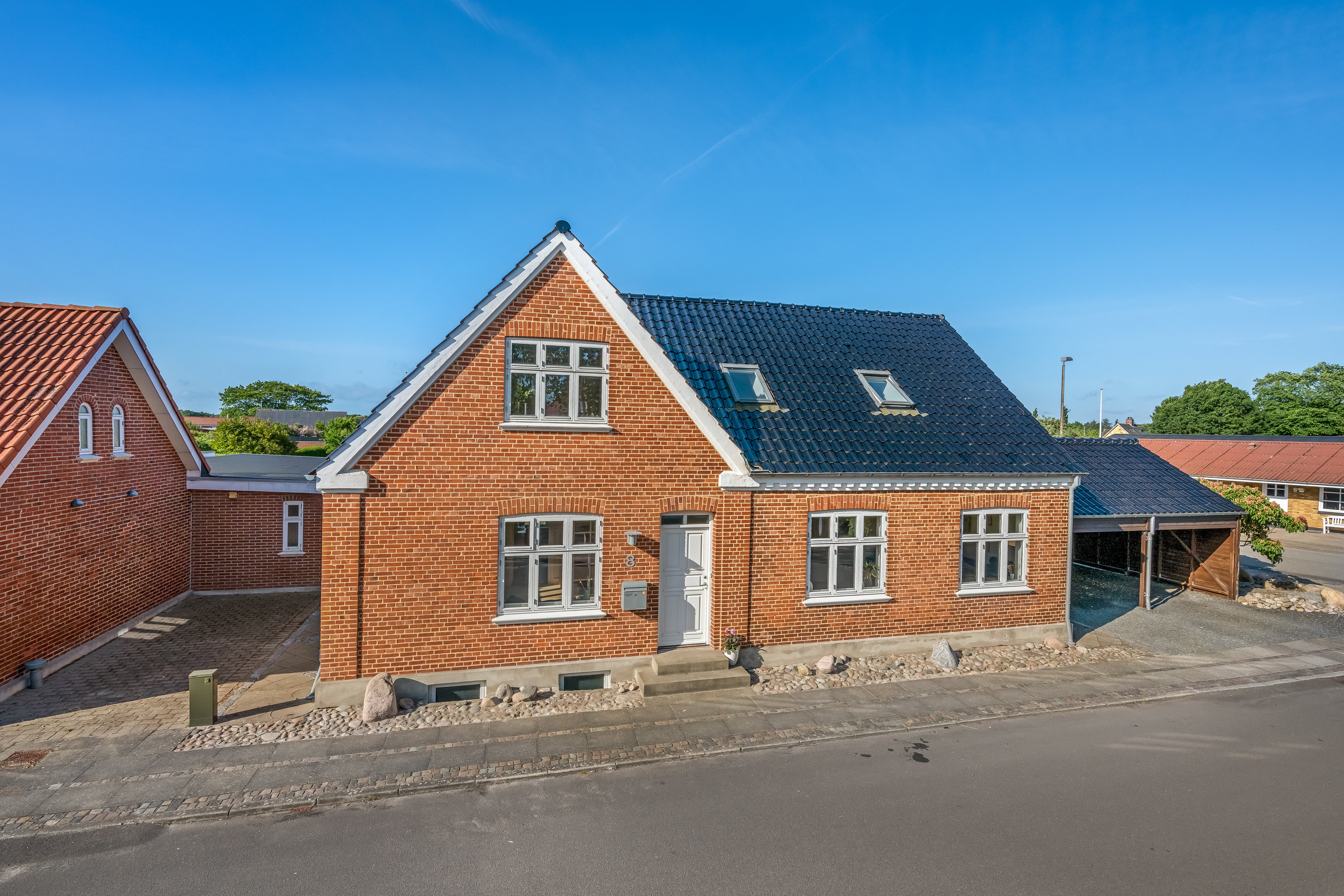 Fremhævet facade billede i fuldskærmstilstand. Billede af Kongevej 8, 6900 Skjern