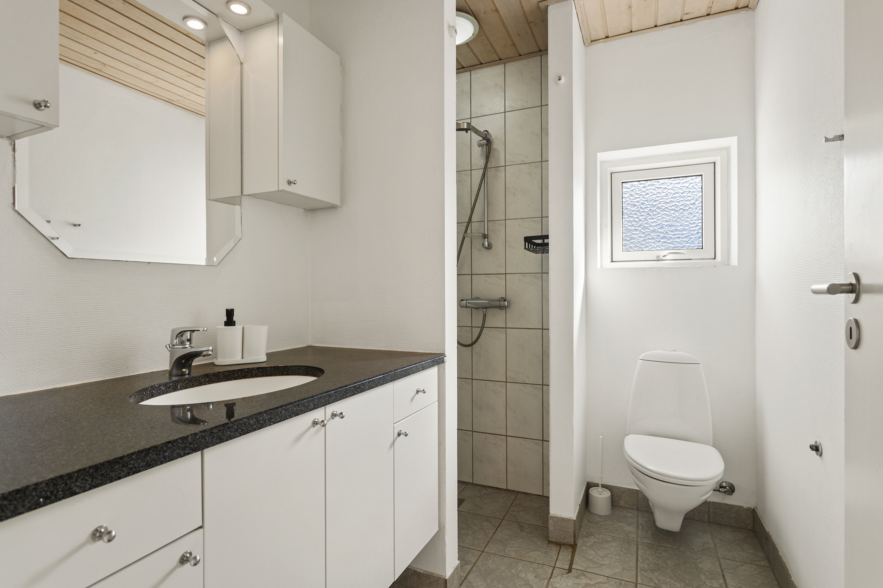 Fremhævet badeværelse billede i fuldskærmstilstand. Billede af Algade 144, 9700 Brønderslev