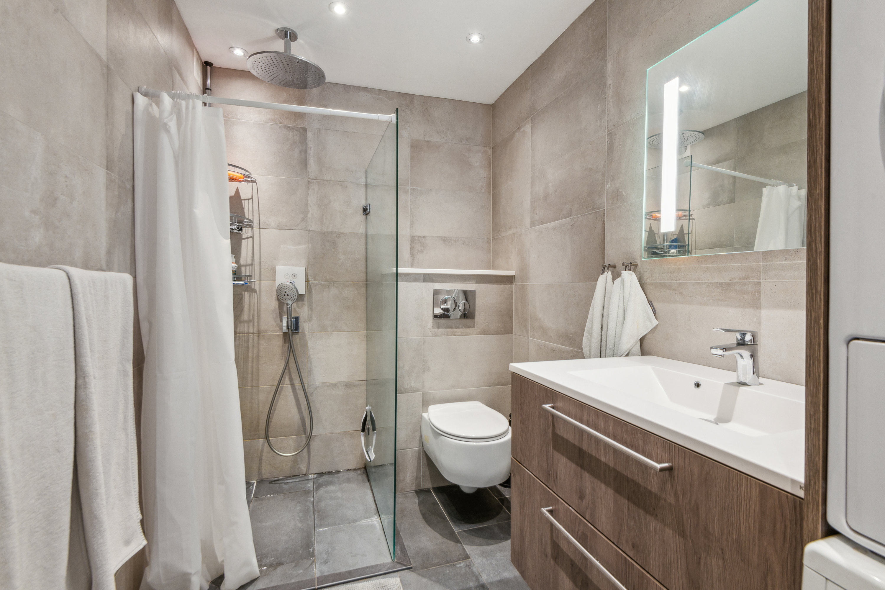 Fremhævet badeværelse billede i fuldskærmstilstand. Billede af Vesterå 7, 1. th., 9000 Aalborg