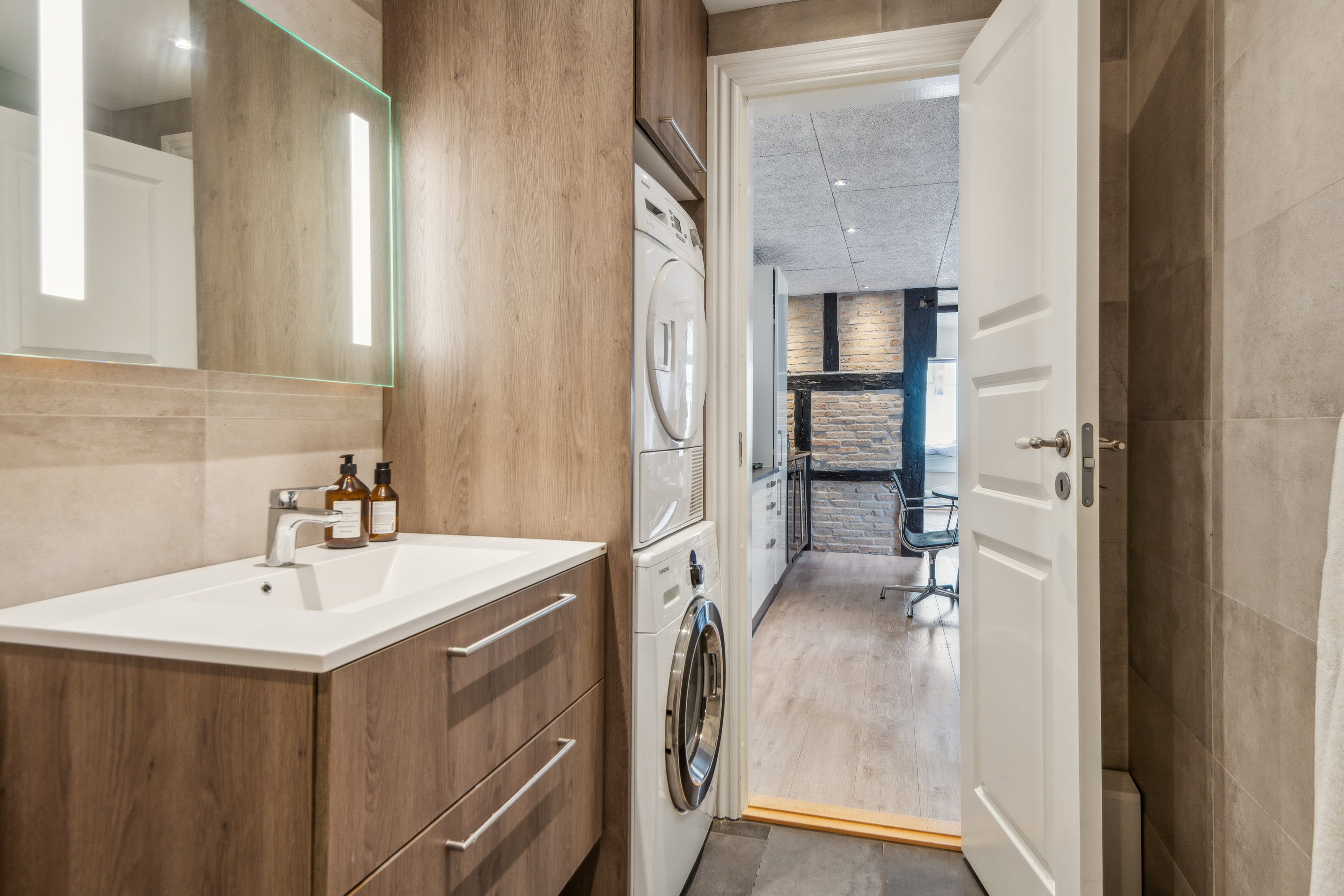 Fremhævet badeværelse billede i fuldskærmstilstand. Billede af Vesterå 7, 1. th., 9000 Aalborg