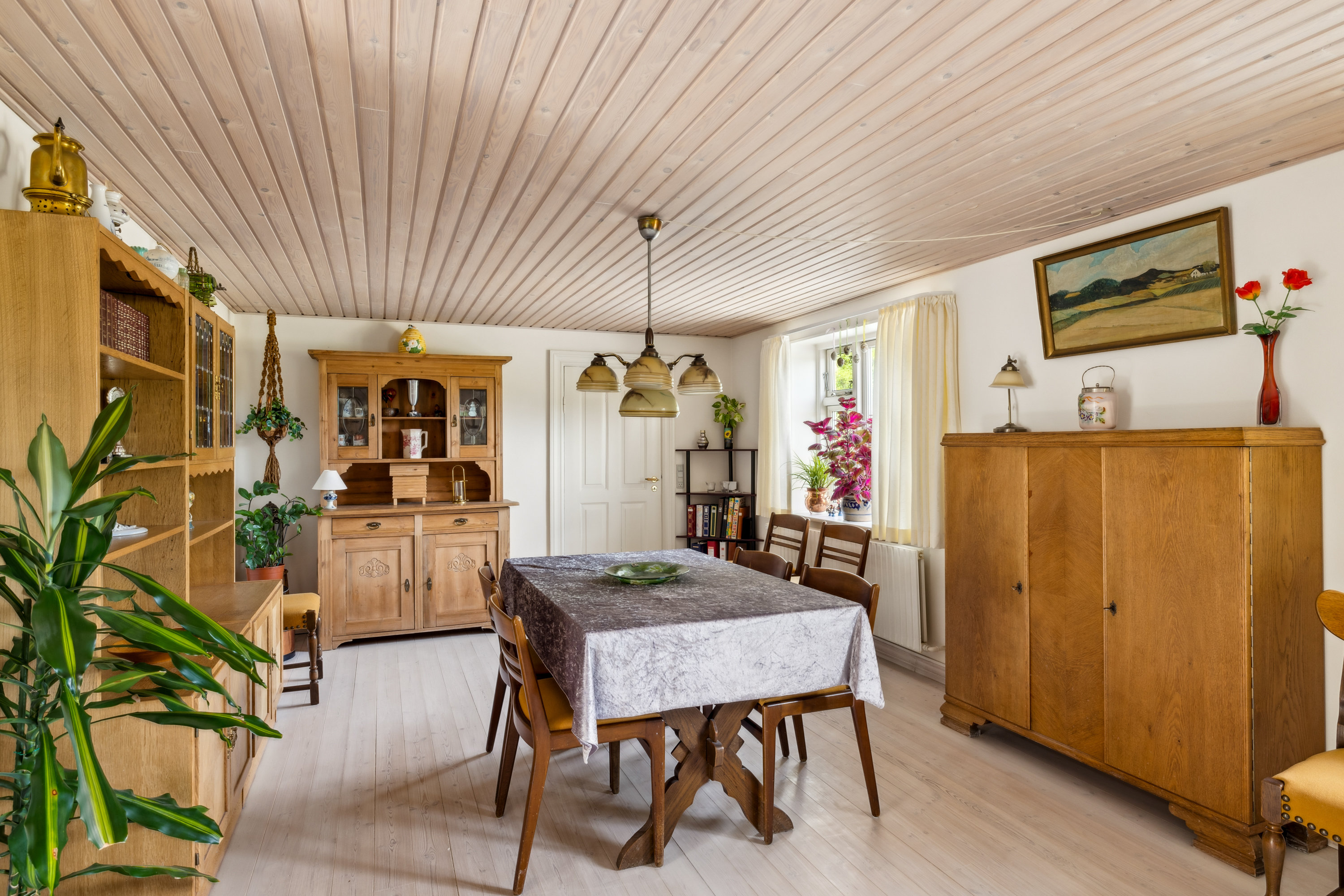 Fremhævet stue billede i fuldskærmstilstand. Billede af Lyngbyvej 87, 8570 Trustrup