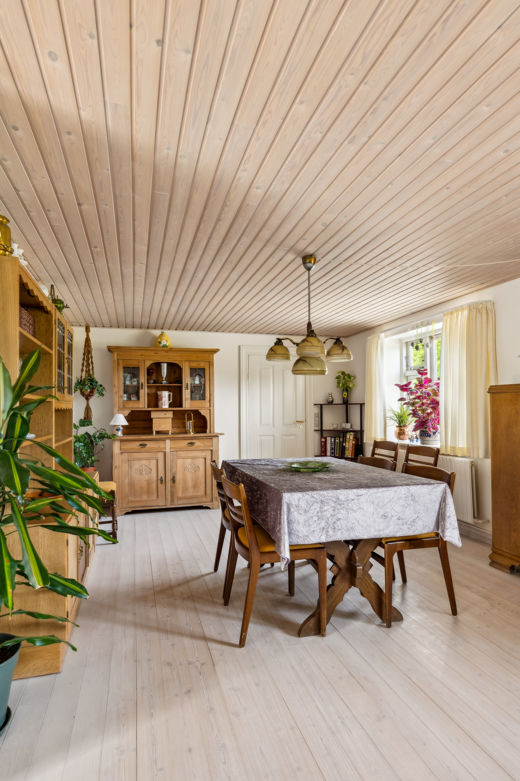 Fremhævet stue billede i fuldskærmstilstand. Billede af Lyngbyvej 87, 8570 Trustrup