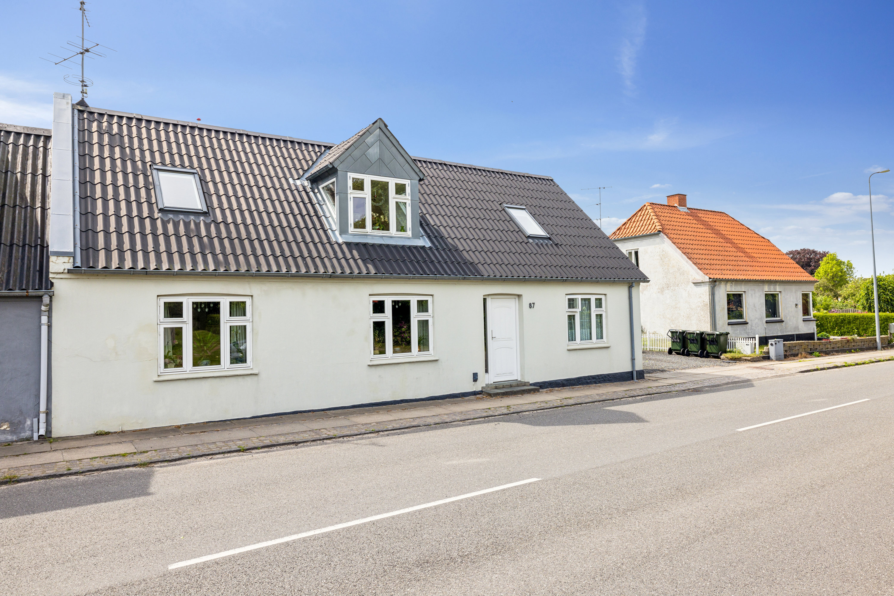 Fremhævet ejendom 1 billede i fuldskærmstilstand. Billede af Lyngbyvej 87, 8570 Trustrup