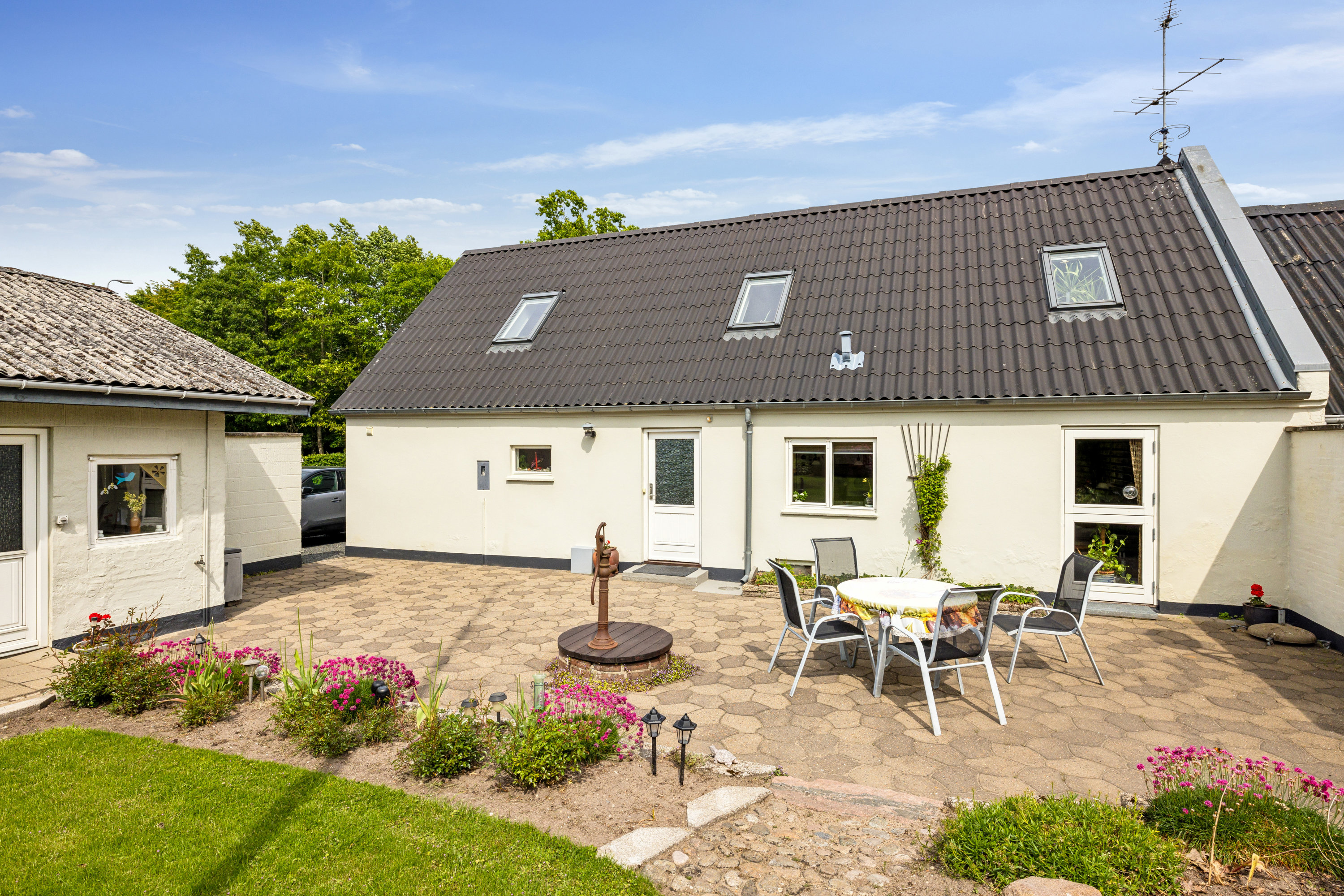 Miniaturebillede 1: ejendom 1. Billede af Lyngbyvej 87, 8570 Trustrup