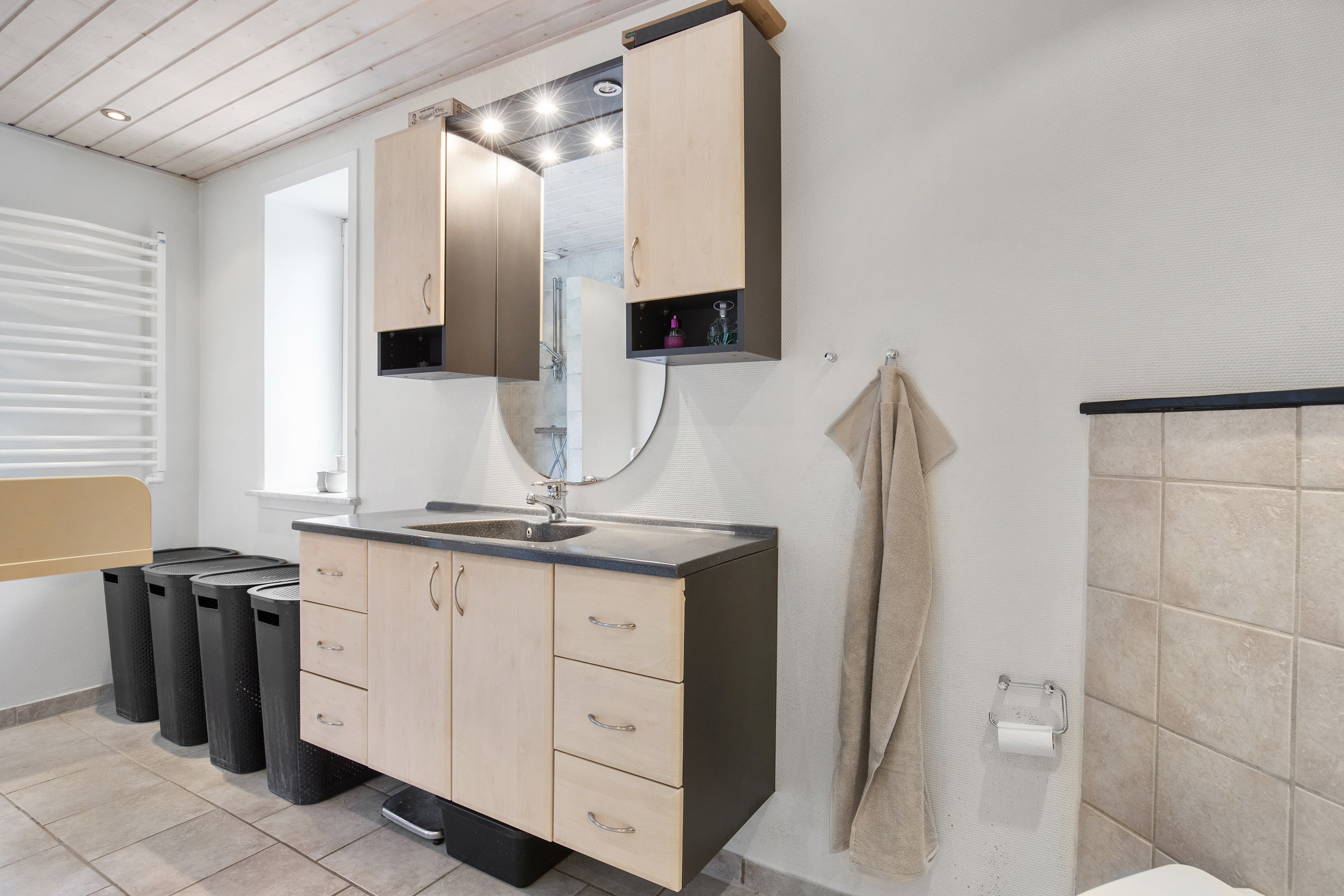 Fremhævet badeværelse billede i fuldskærmstilstand. Billede af Højlundsvej 47, Børglum, 9760 Vrå