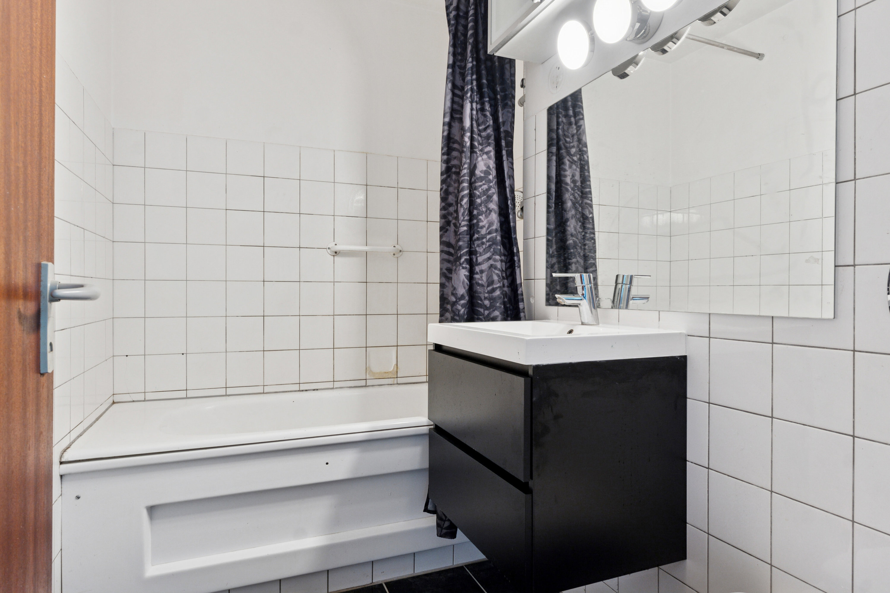 Fremhævet badeværelse billede i fuldskærmstilstand. Billede af Tyreengen 30, 3. th., 4220 Korsør