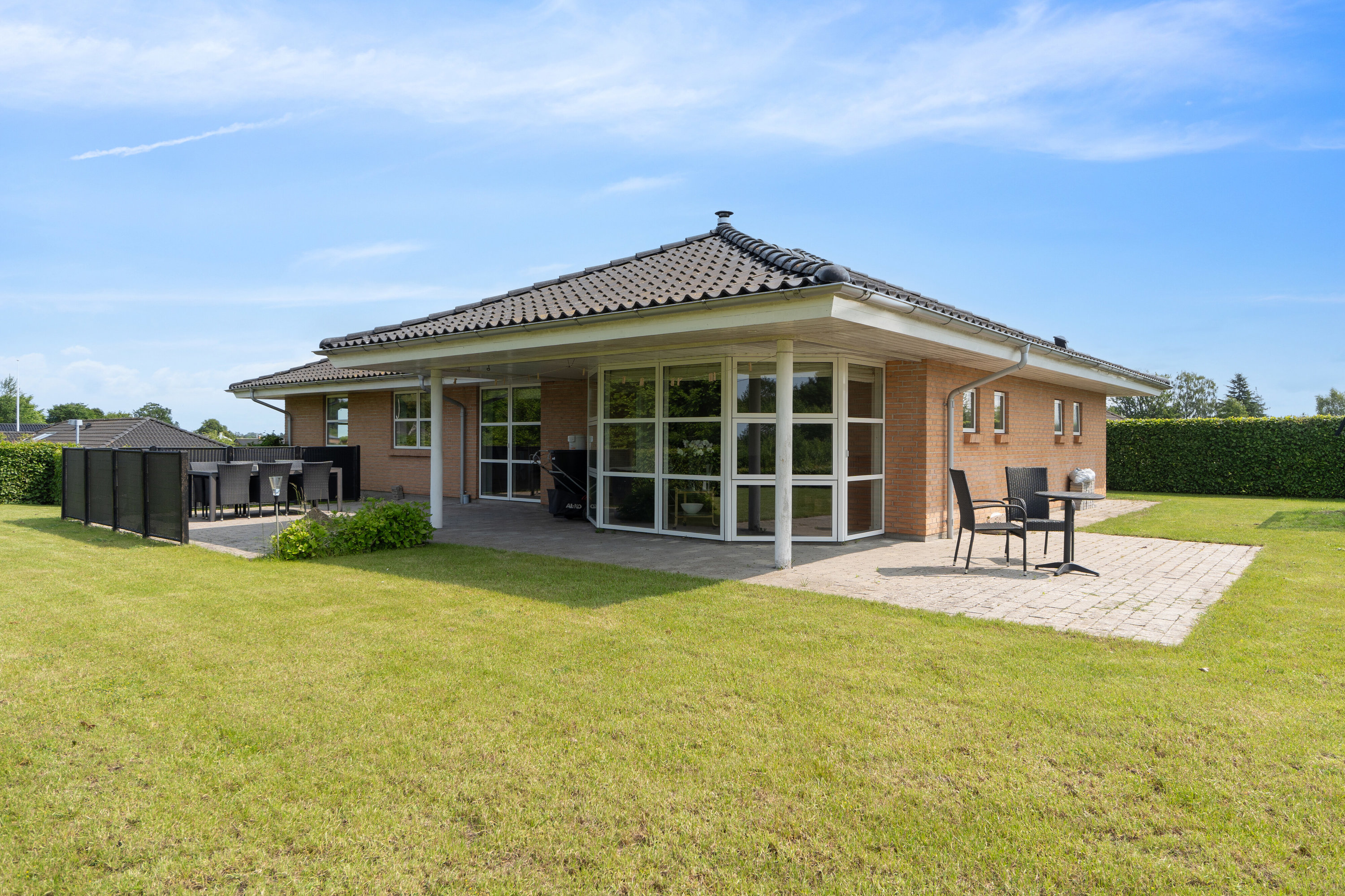 Fremhævet udendørs billede i fuldskærmstilstand. Billede af Æblehaven 7, 5462 Morud