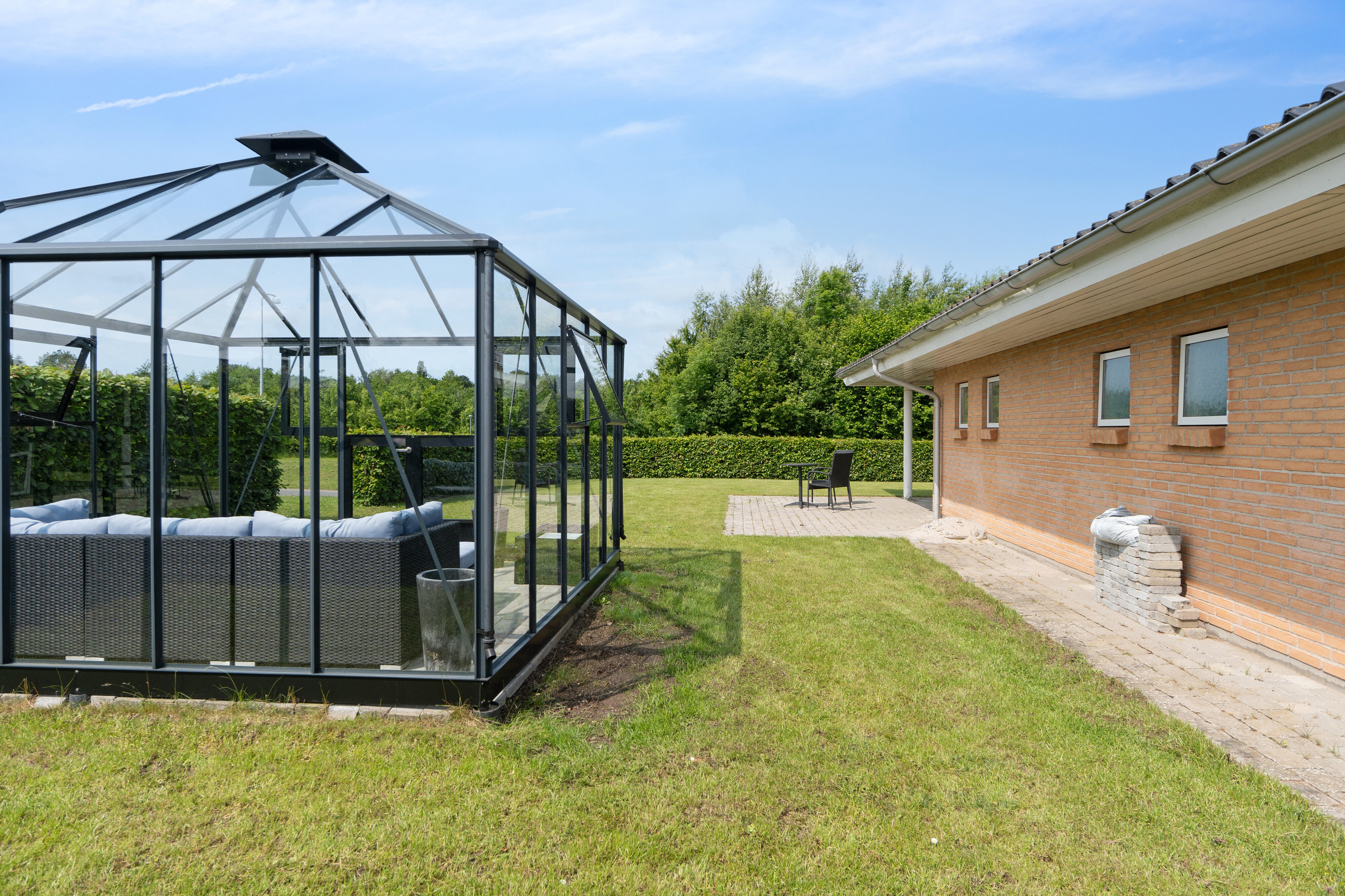 Fremhævet udendørs billede i fuldskærmstilstand. Billede af Æblehaven 7, 5462 Morud