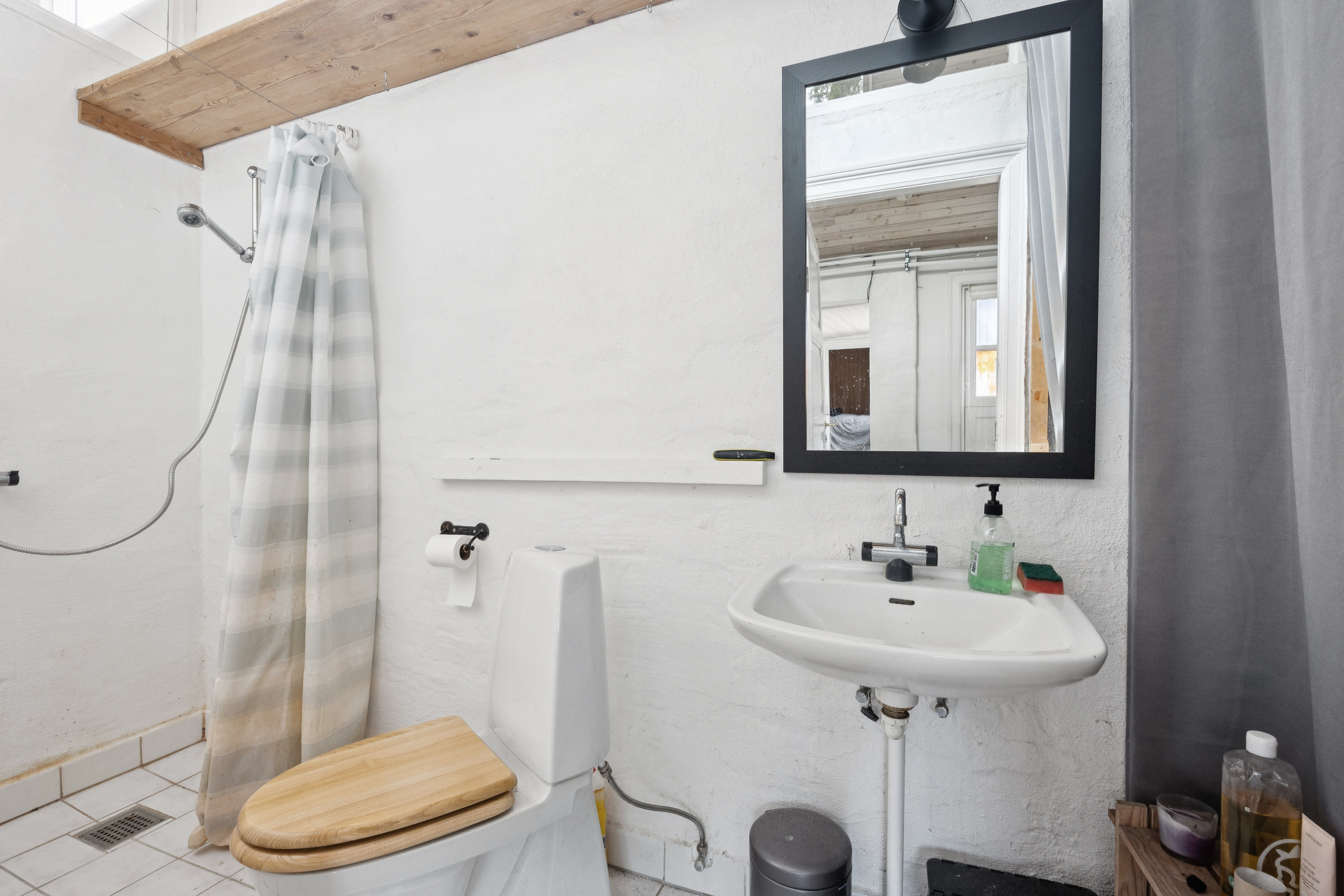 Fremhævet badeværelse billede i fuldskærmstilstand. Billede af Svansbjergvej 2, 4681 Herfølge