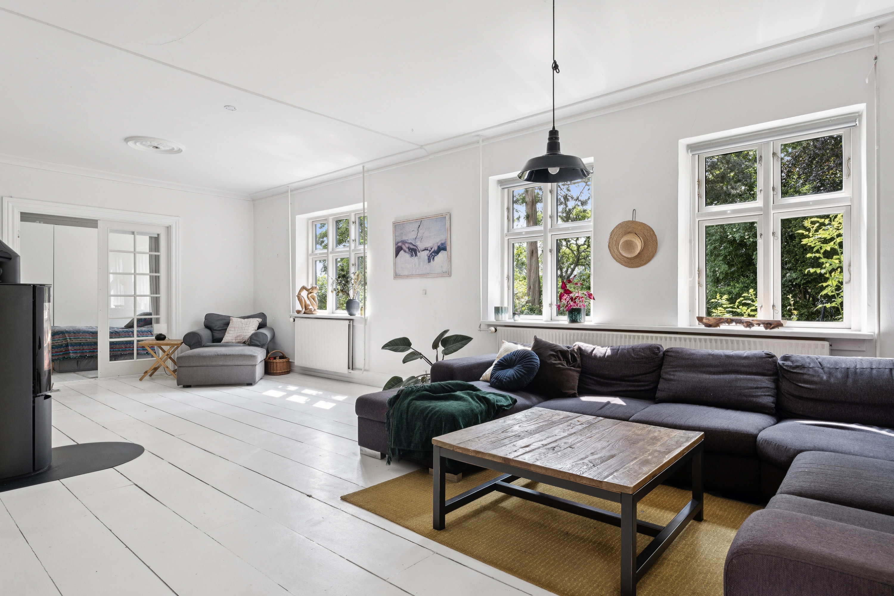 Fremhævet stue billede i fuldskærmstilstand. Billede af Svansbjergvej 2, 4681 Herfølge