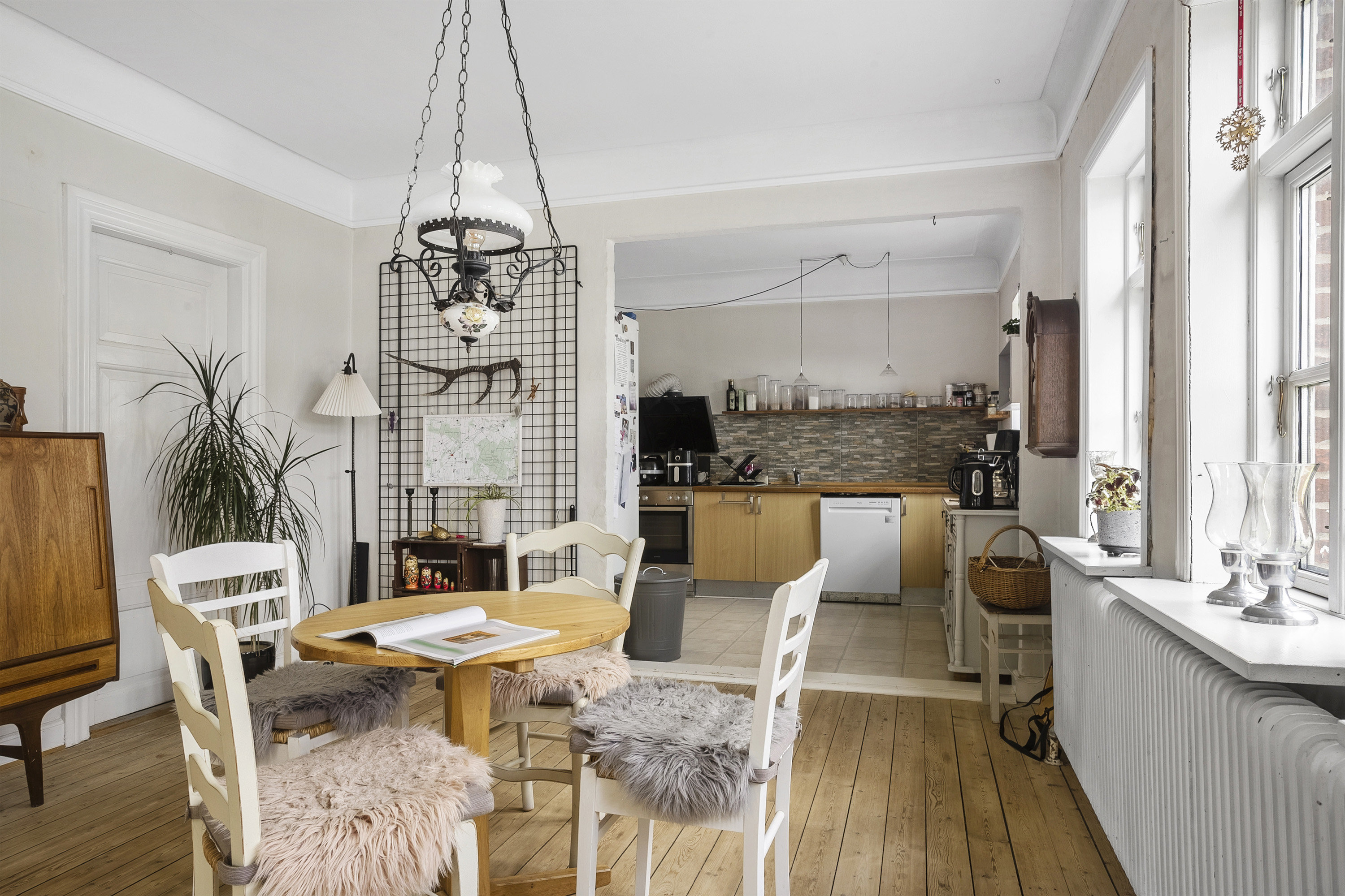 Fremhævet spisestue billede i fuldskærmstilstand. Billede af Ribe-Vejle Landevej 13, Nyby, 6600 Vejen