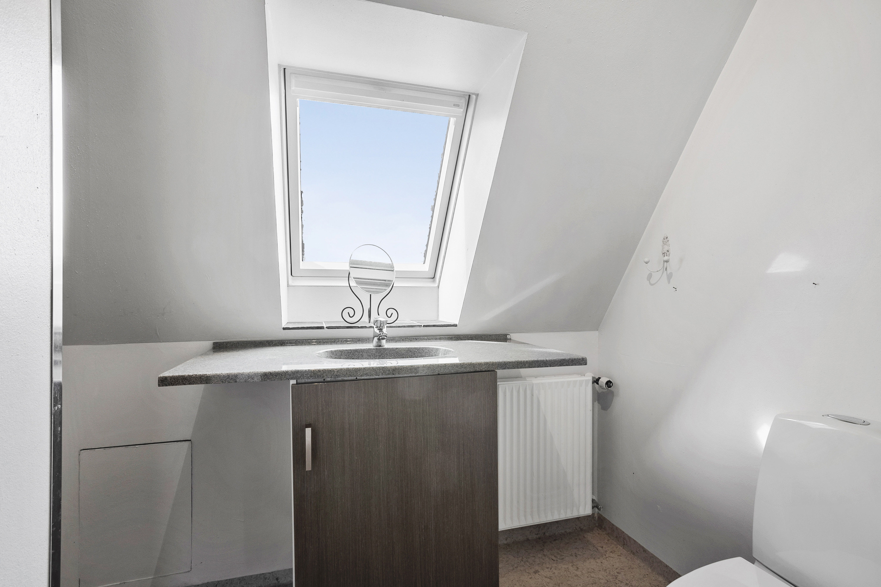 Fremhævet badeværelse billede i fuldskærmstilstand. Billede af Ribe-Vejle Landevej 13, Nyby, 6600 Vejen