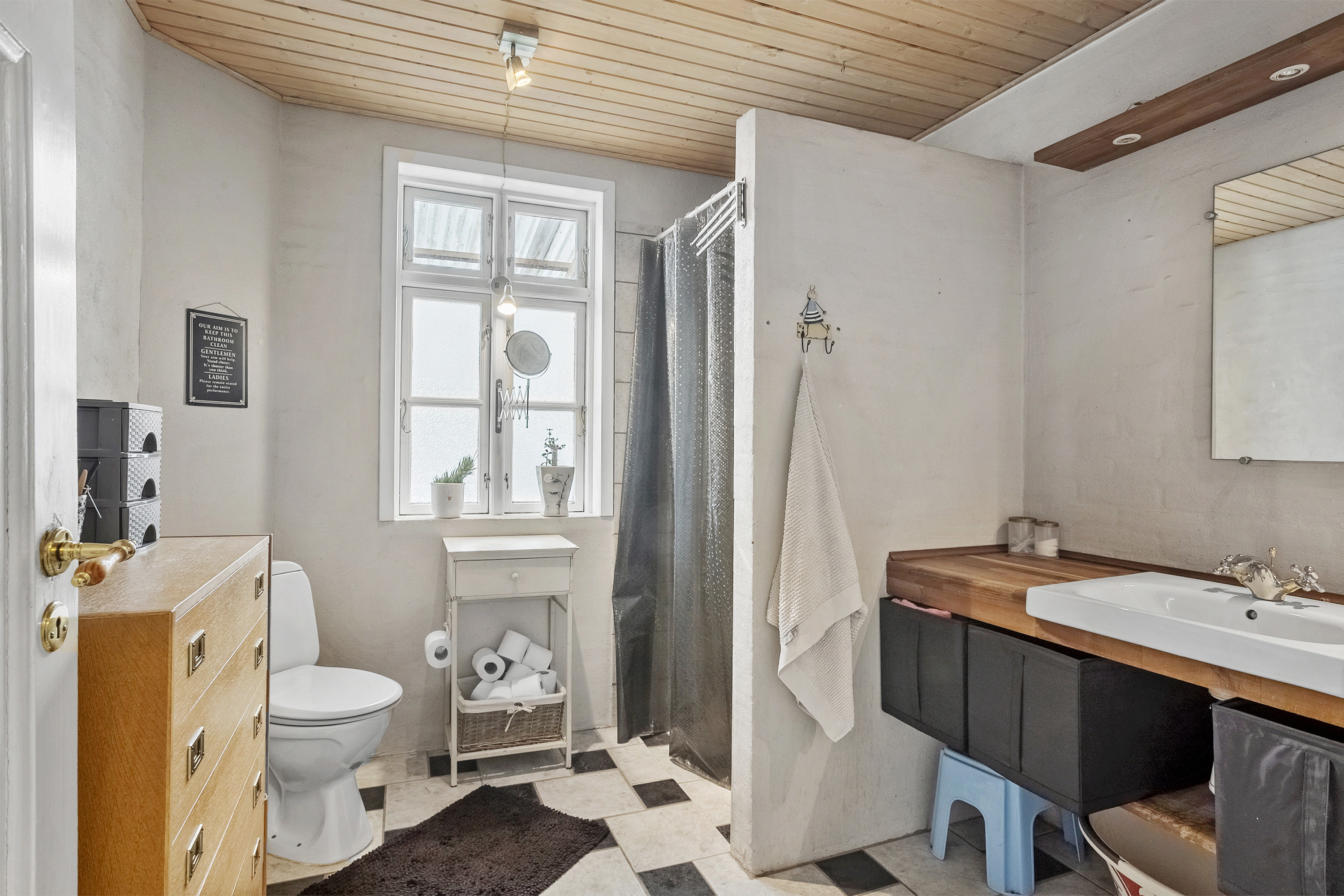 Fremhævet badeværelse billede i fuldskærmstilstand. Billede af Ribe-Vejle Landevej 13, Nyby, 6600 Vejen