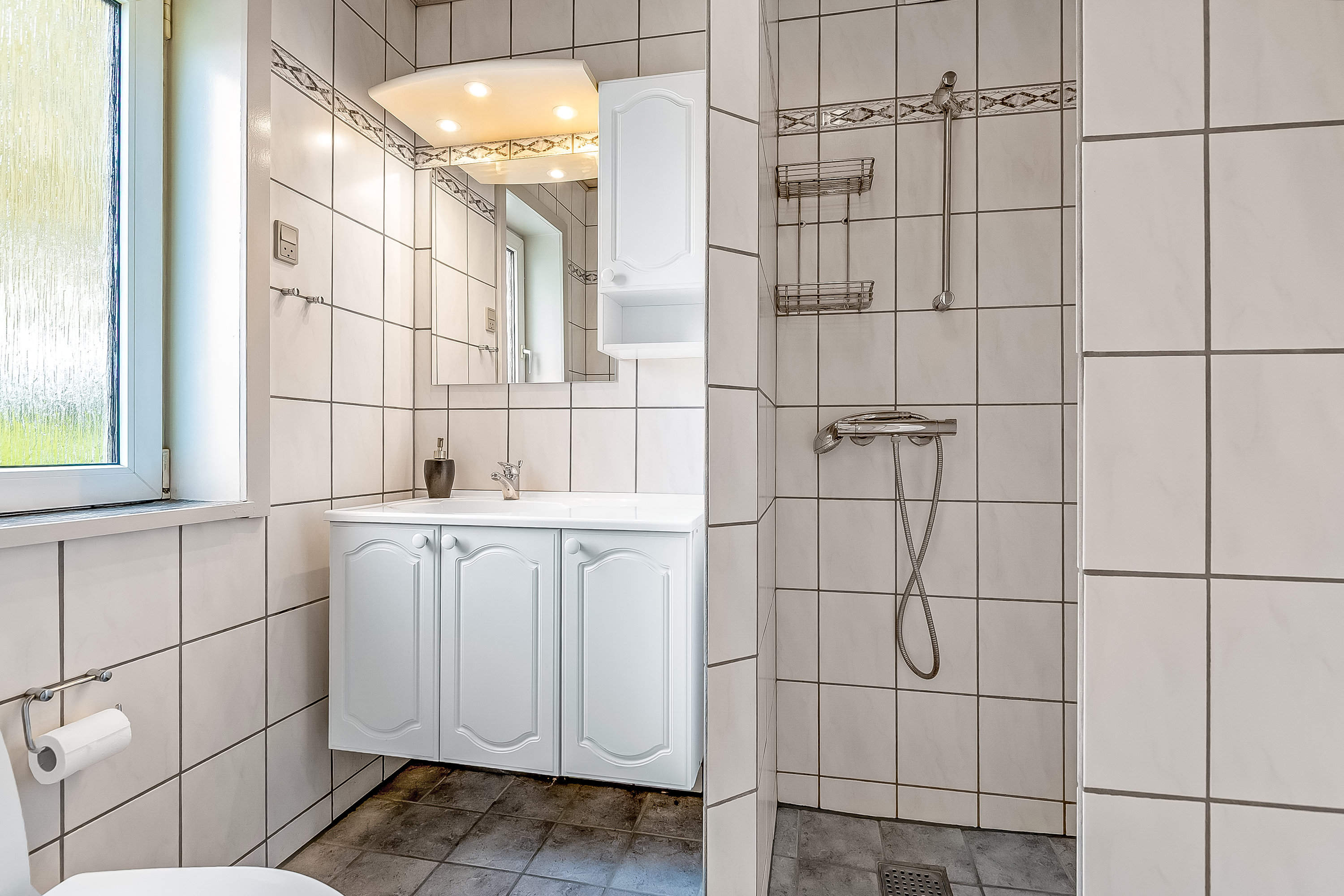 Fremhævet badeværelse billede i fuldskærmstilstand. Billede af Stenderupvej 36, Agtrup, 6091 Bjert