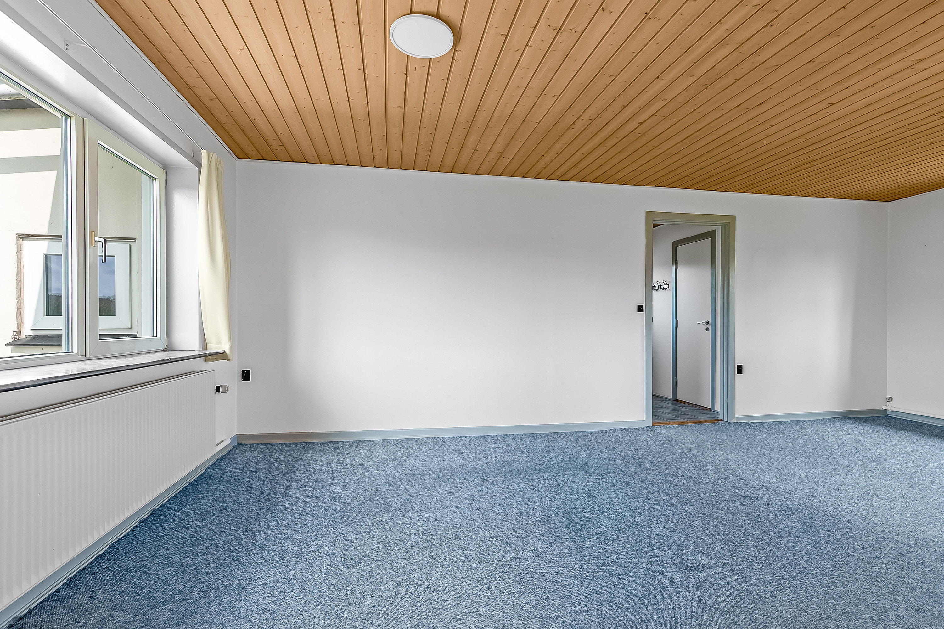 Fremhævet stue billede i fuldskærmstilstand. Billede af Stenderupvej 36, Agtrup, 6091 Bjert