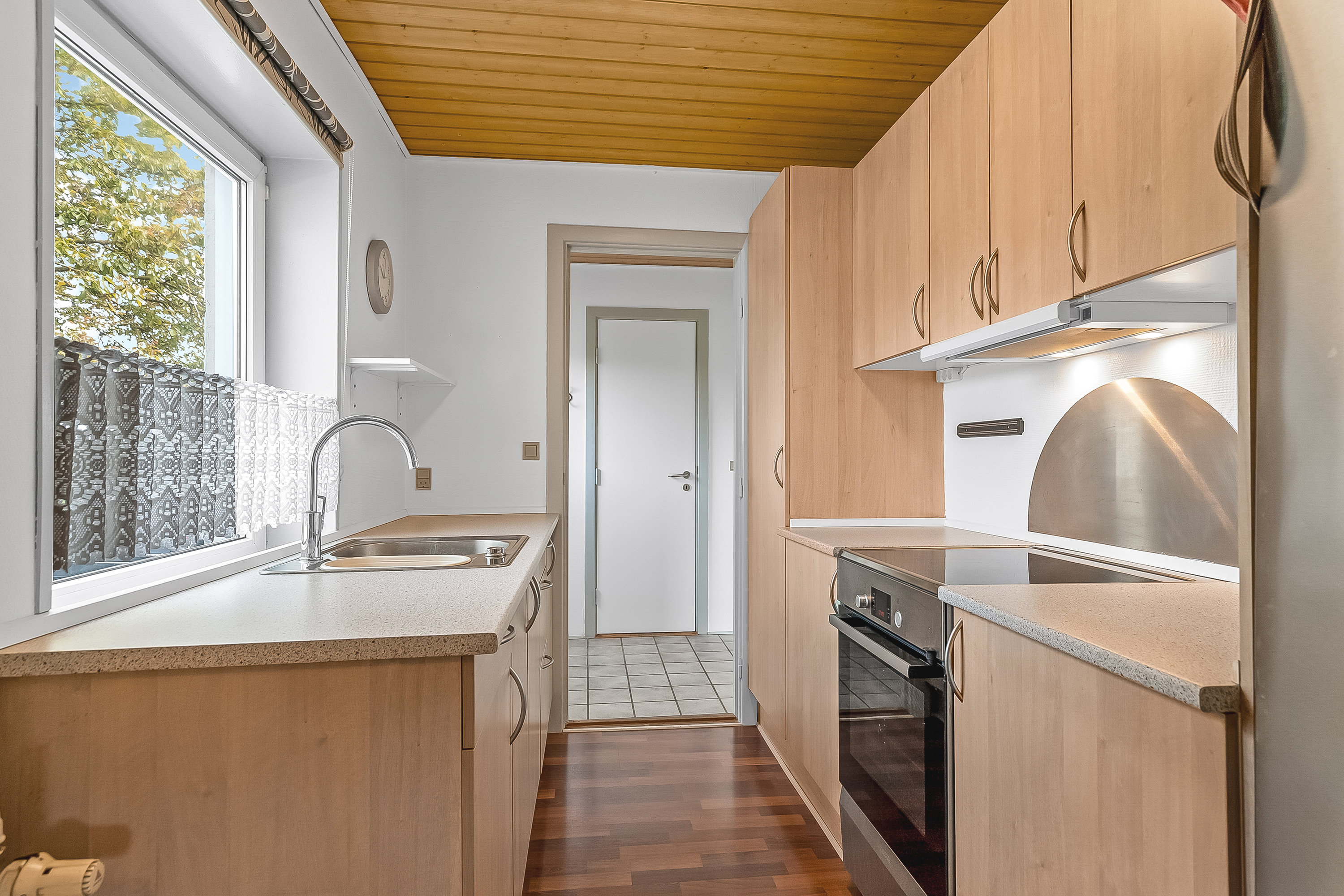 Fremhævet køkken billede i fuldskærmstilstand. Billede af Stenderupvej 36, Agtrup, 6091 Bjert