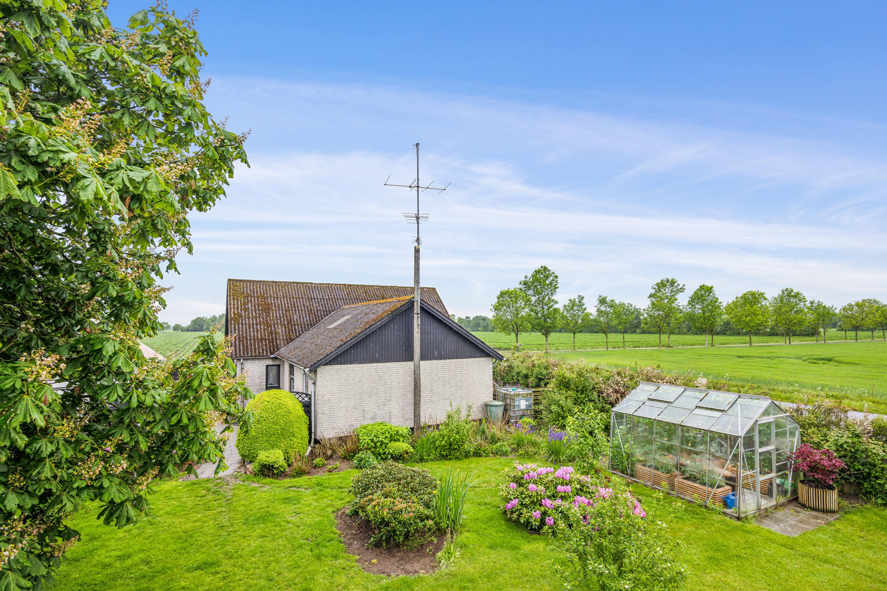 Fremhævet luftfoto billede i fuldskærmstilstand. Billede af Bjørnbækvej 4, Ravnstrup, 9320 Hjallerup
