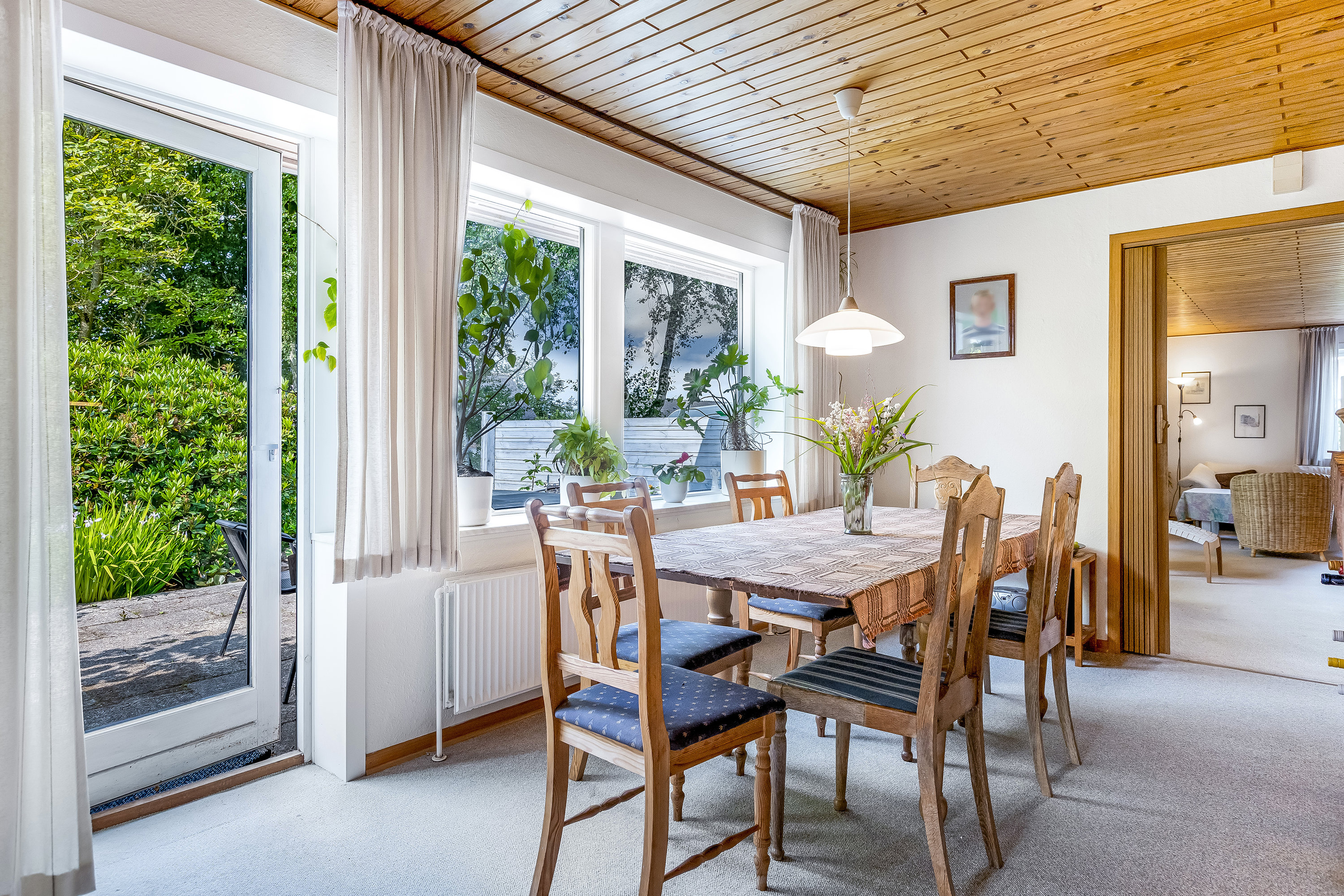 Fremhævet stue billede i fuldskærmstilstand. Billede af Midsommervej 103, 6261 Bredebro