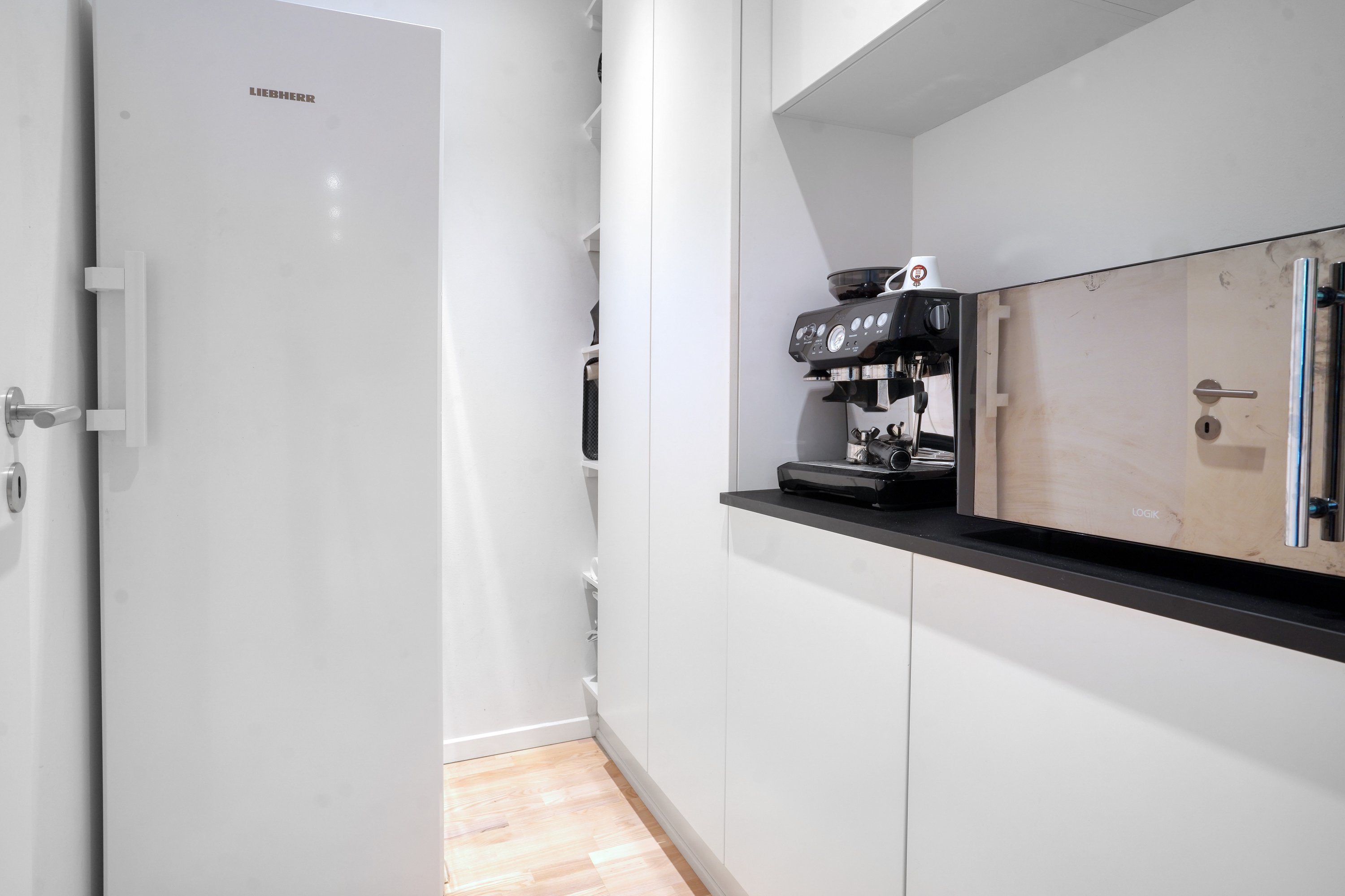 Fremhævet køkken billede i fuldskærmstilstand. Billede af Rådhusparken 47, 3450 Allerød